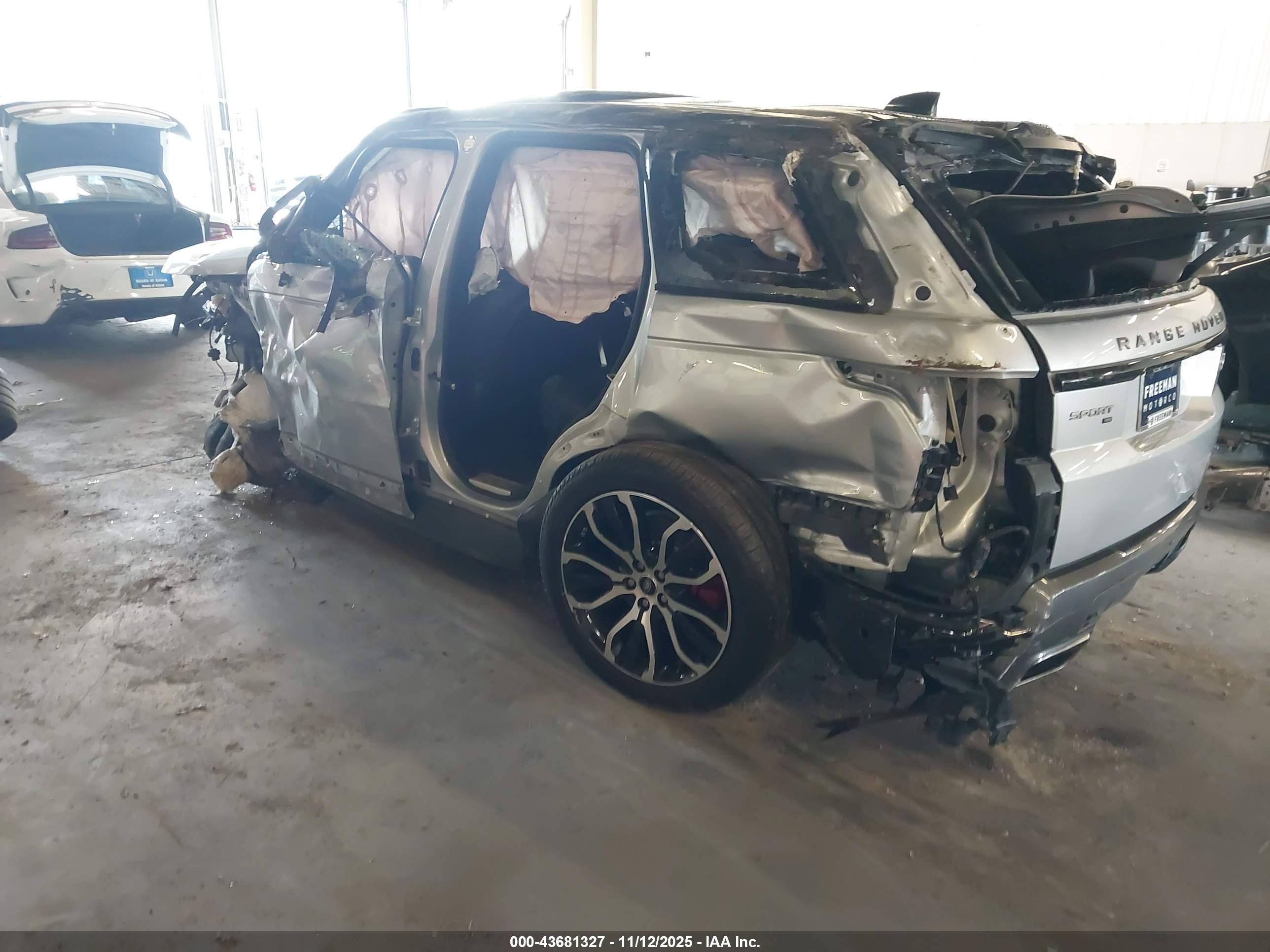 LAND ROVER image 3