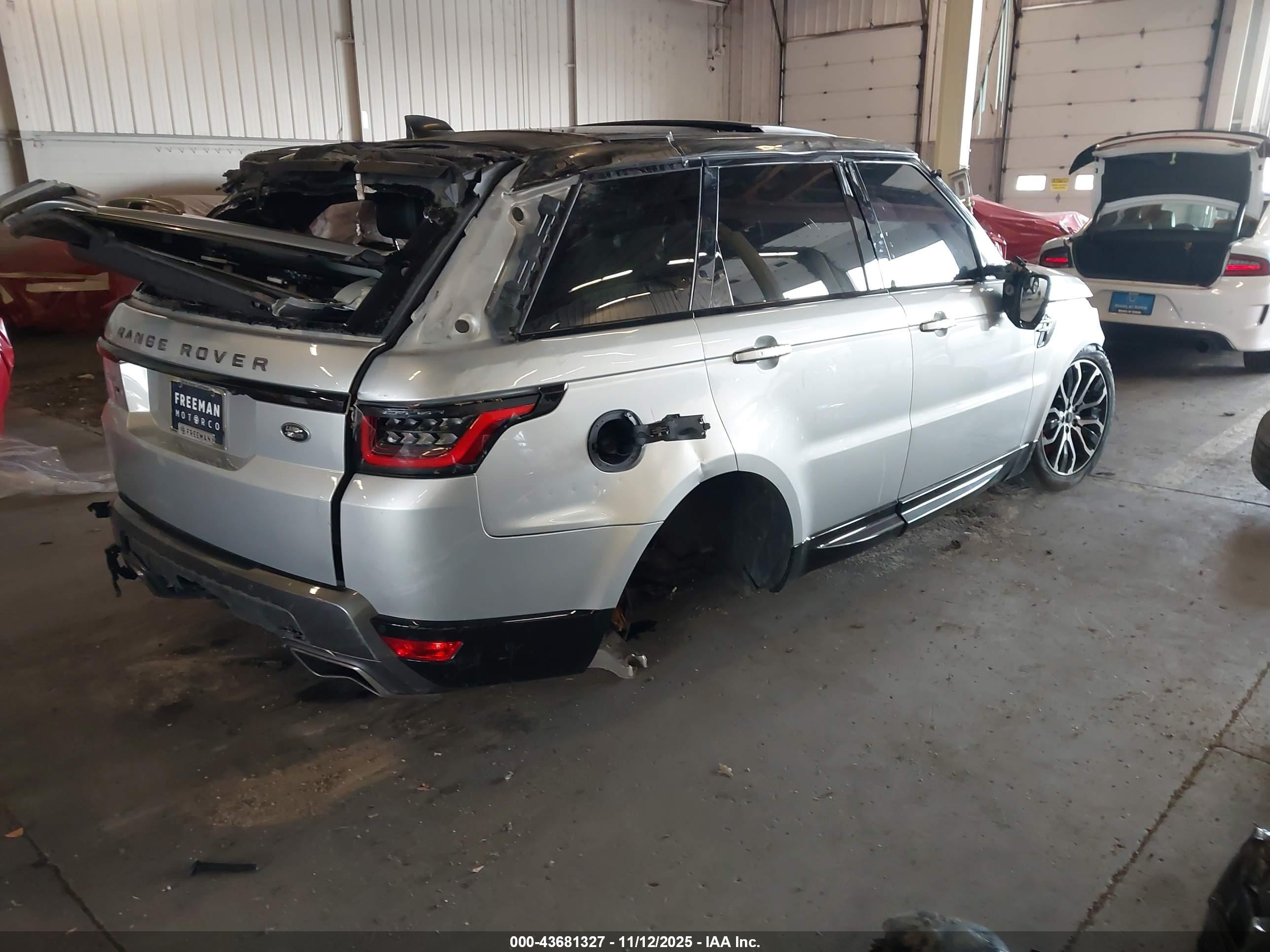 LAND ROVER image 4