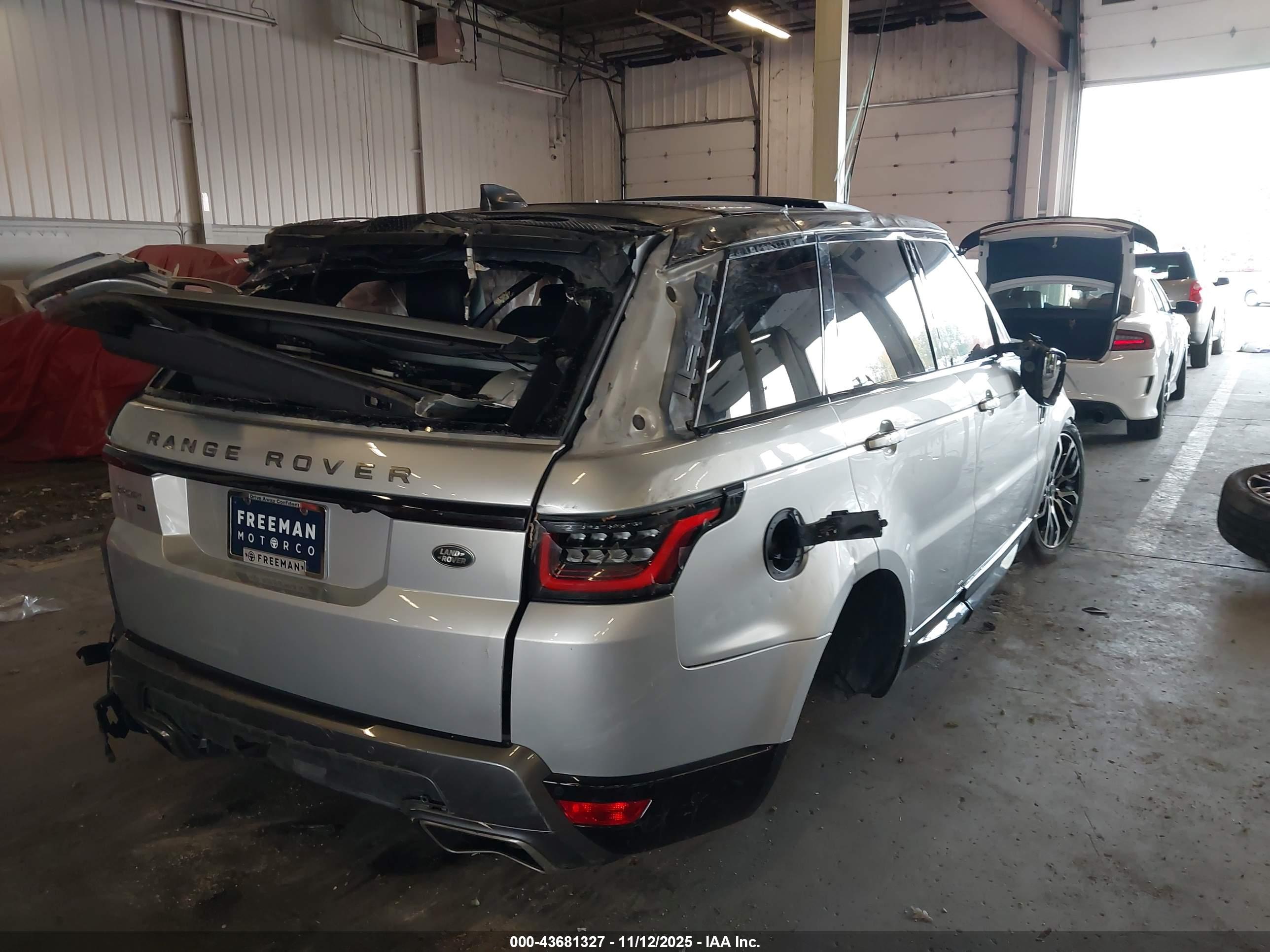 LAND ROVER image 6