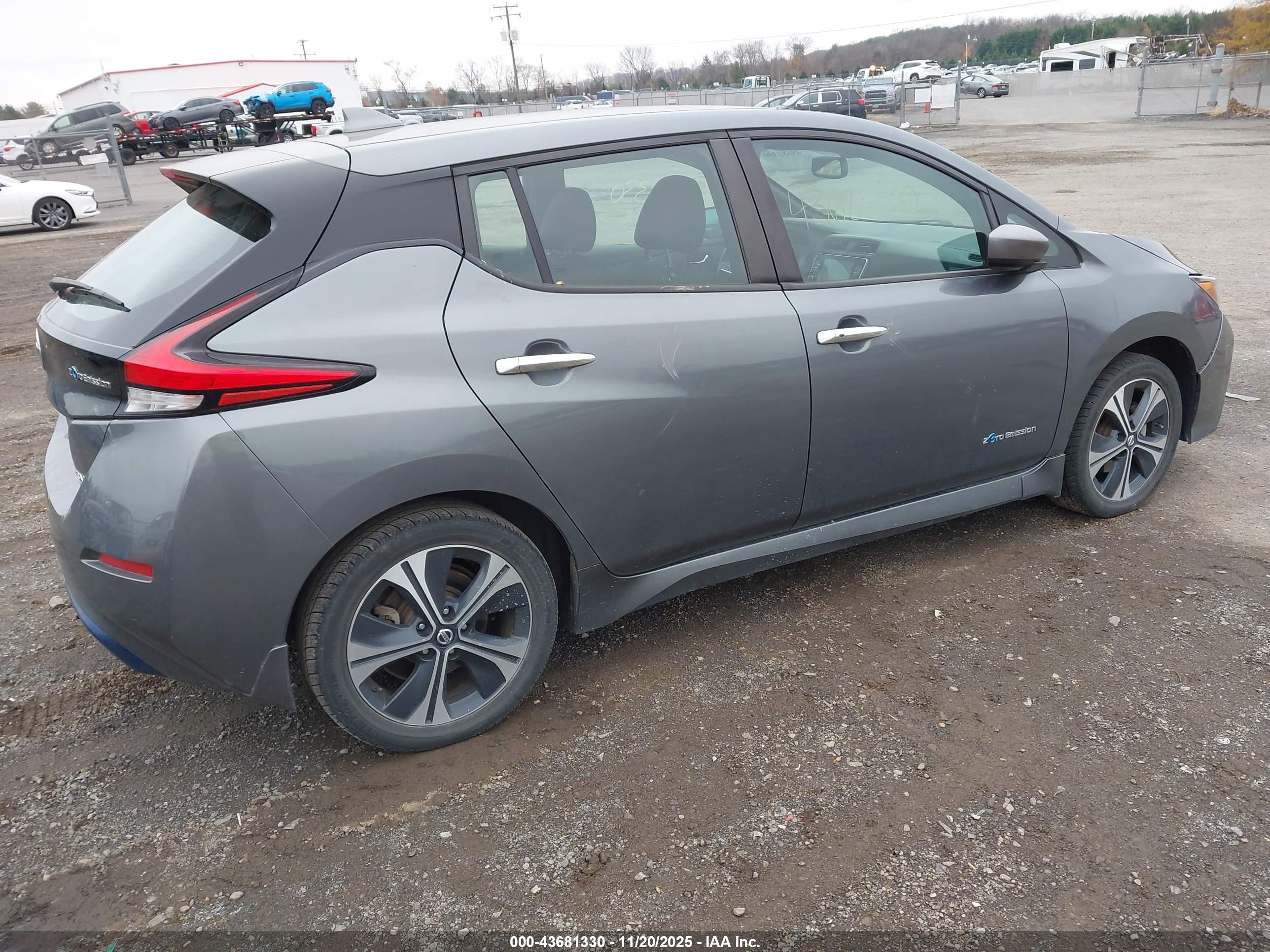 NISSAN LEAF image 4