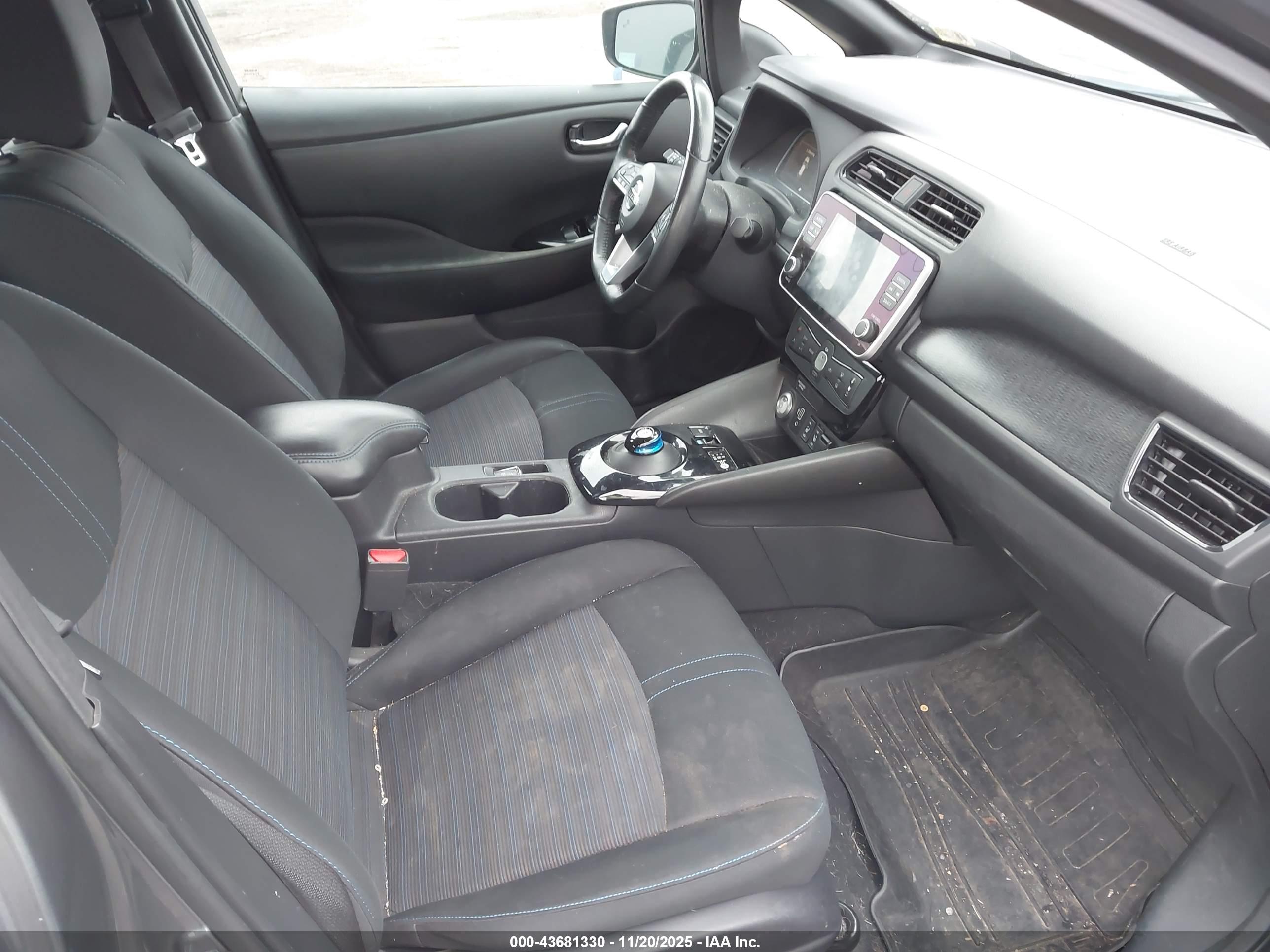 NISSAN LEAF image 5