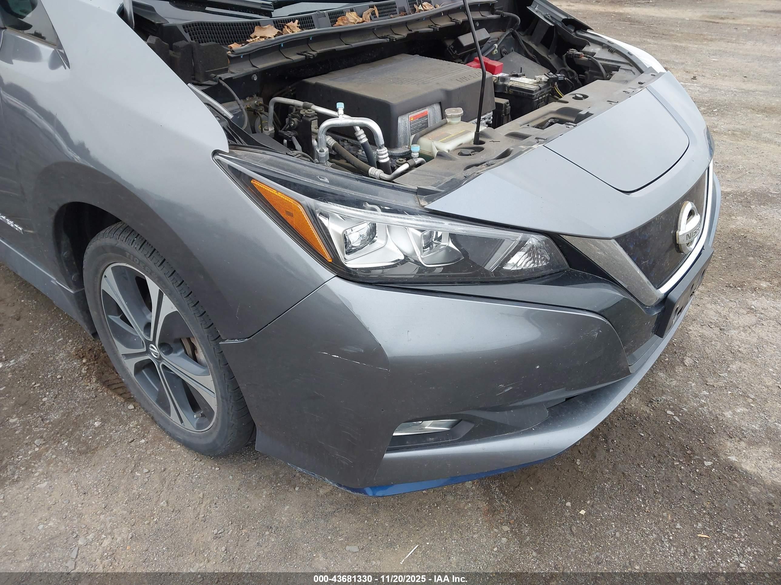 NISSAN LEAF image 6