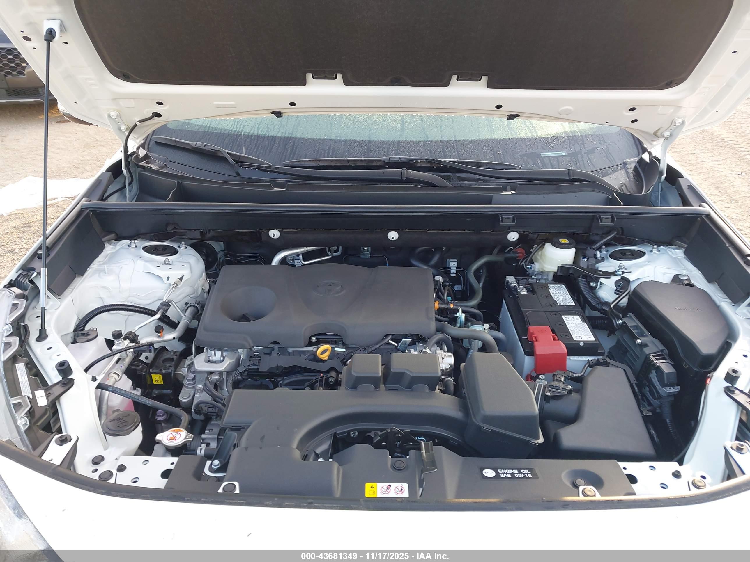 TOYOTA RAV4 image 10