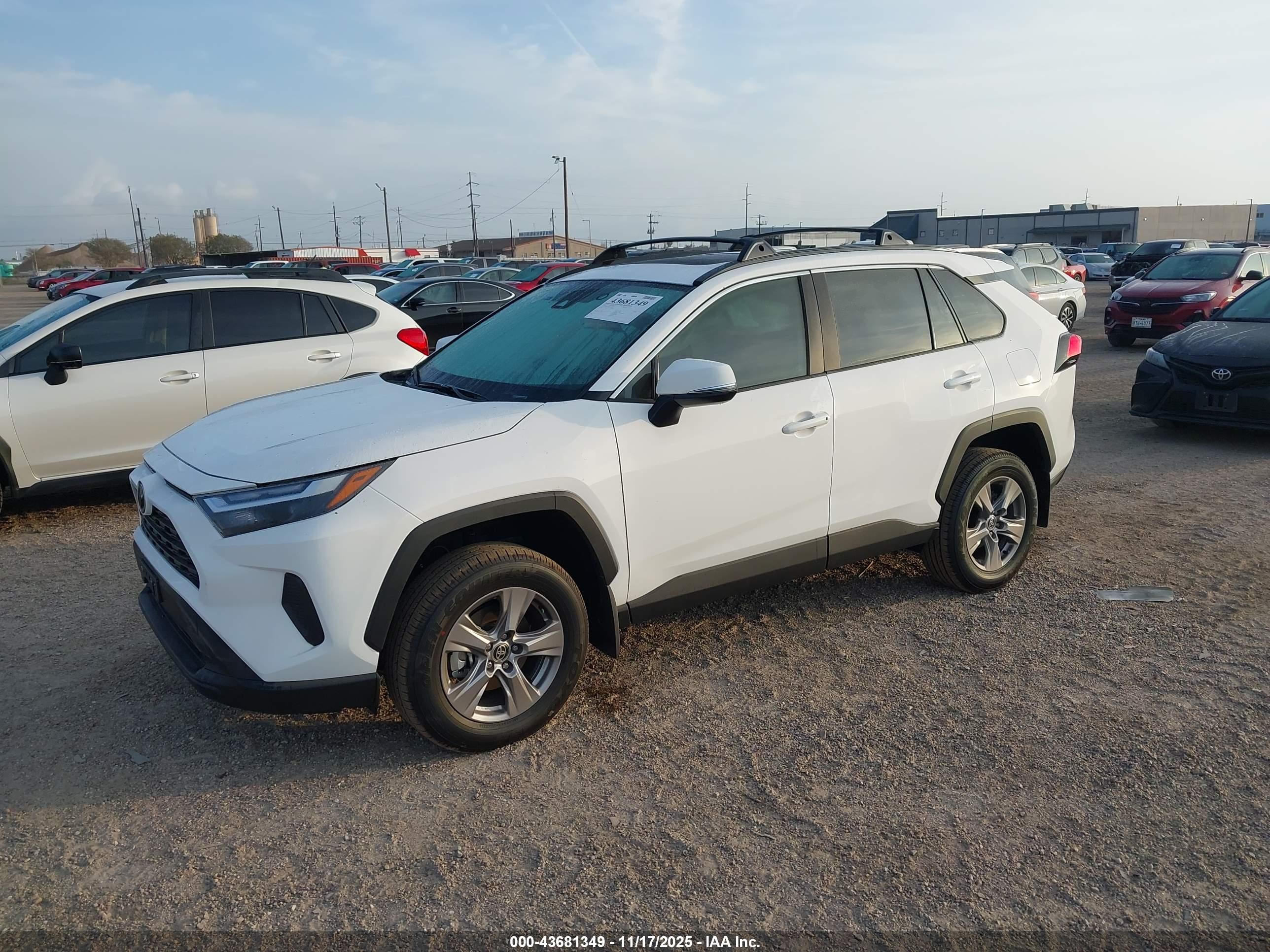 TOYOTA RAV4 image 2