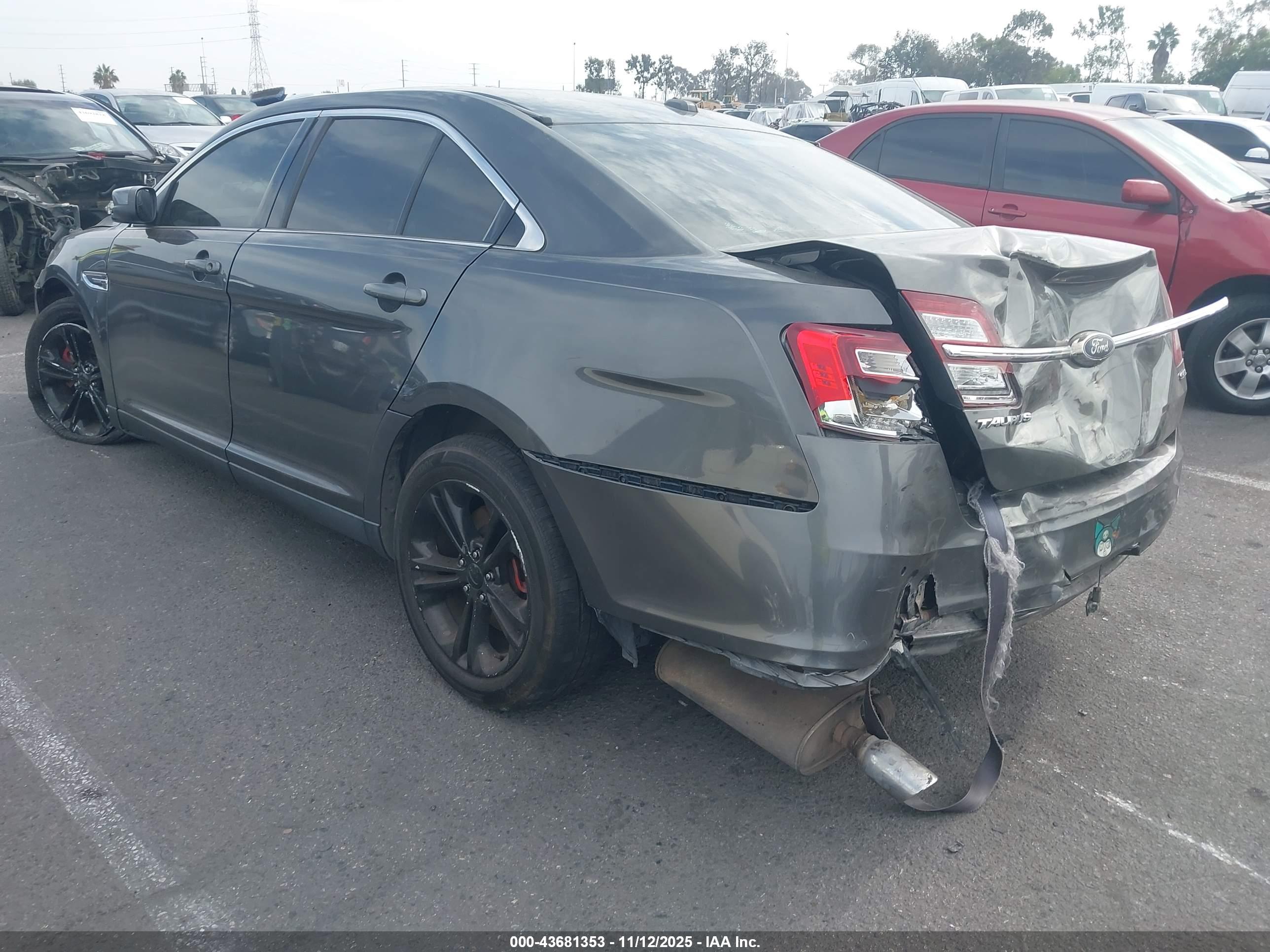 FORD TAURUS image 3