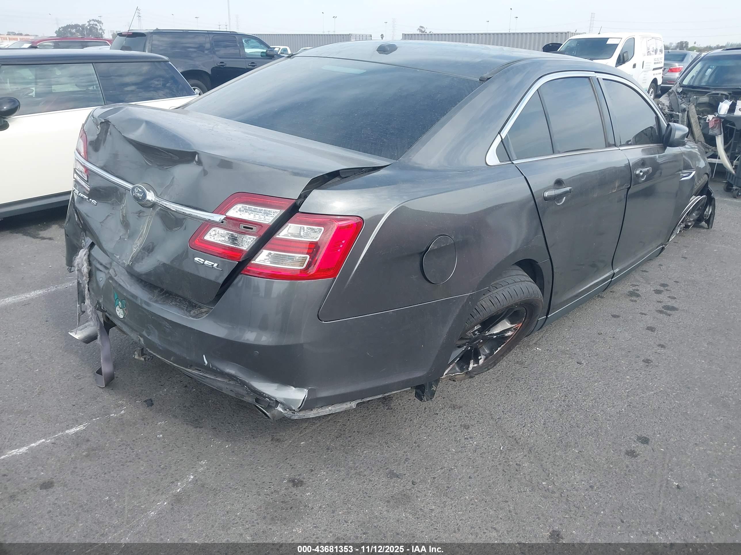 FORD TAURUS image 4