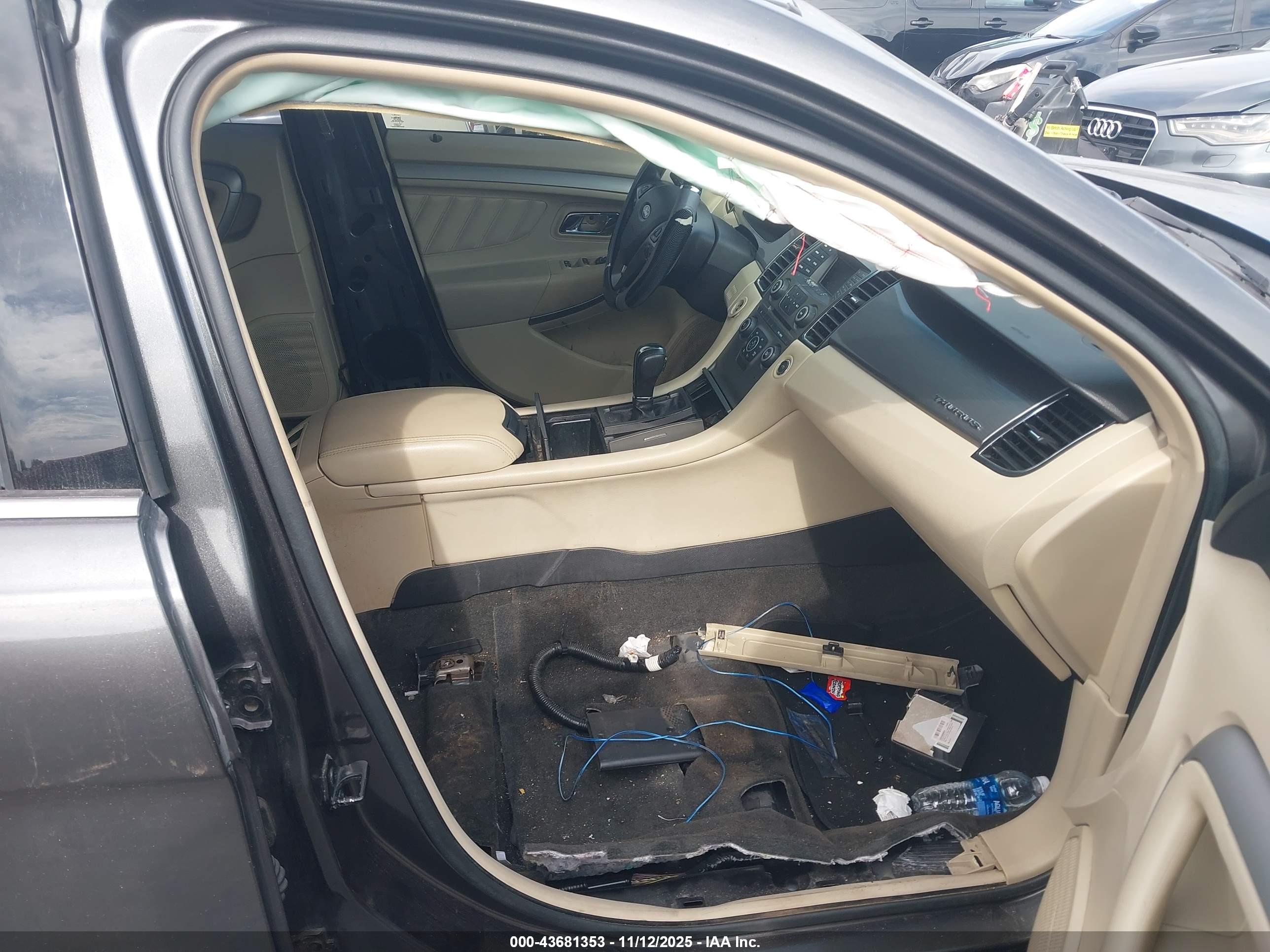 FORD TAURUS image 5