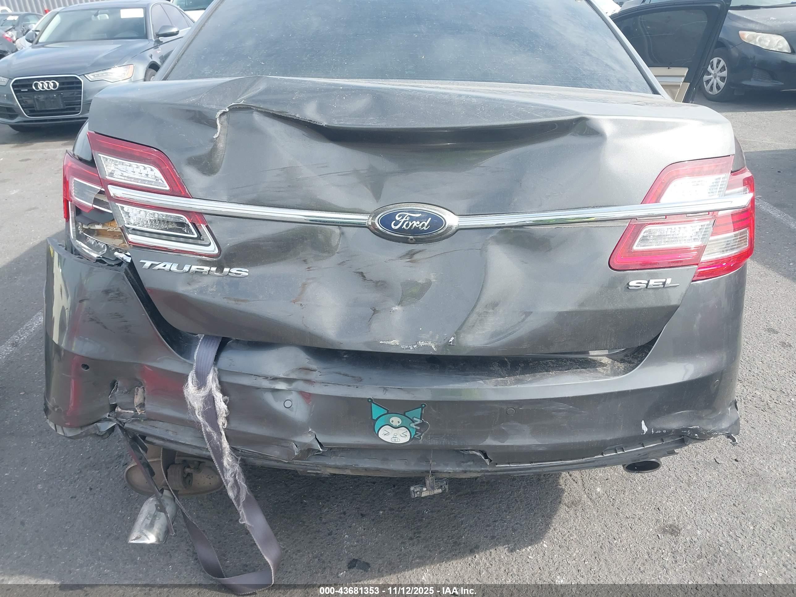 FORD TAURUS image 6