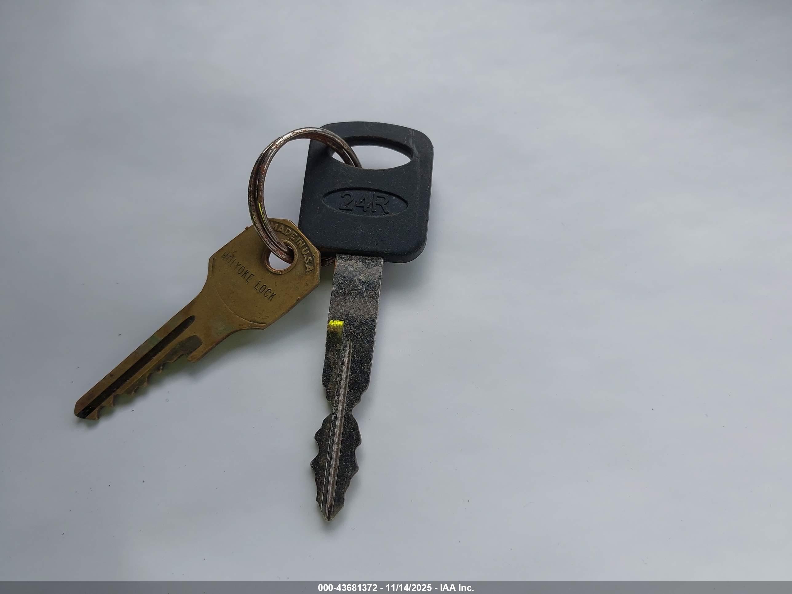 FORD CROWN image 11
