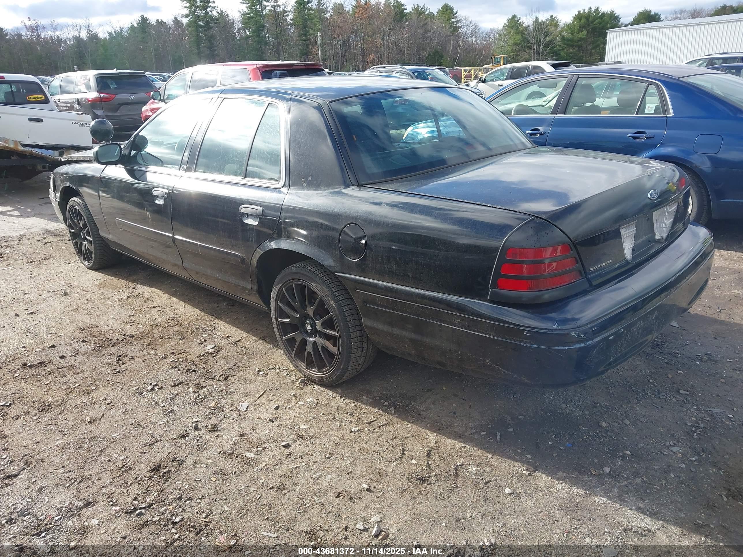 FORD CROWN image 3