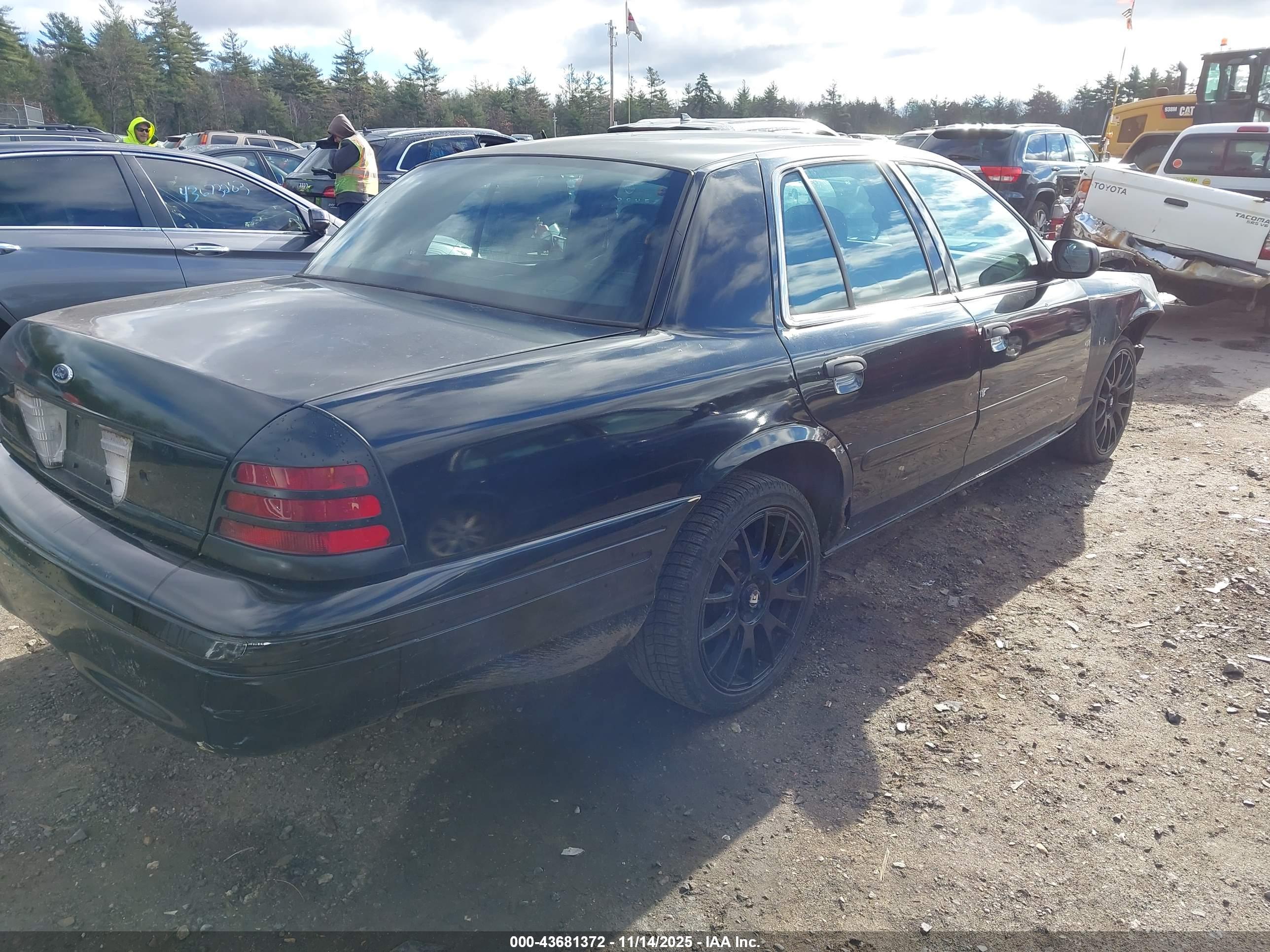 FORD CROWN image 4