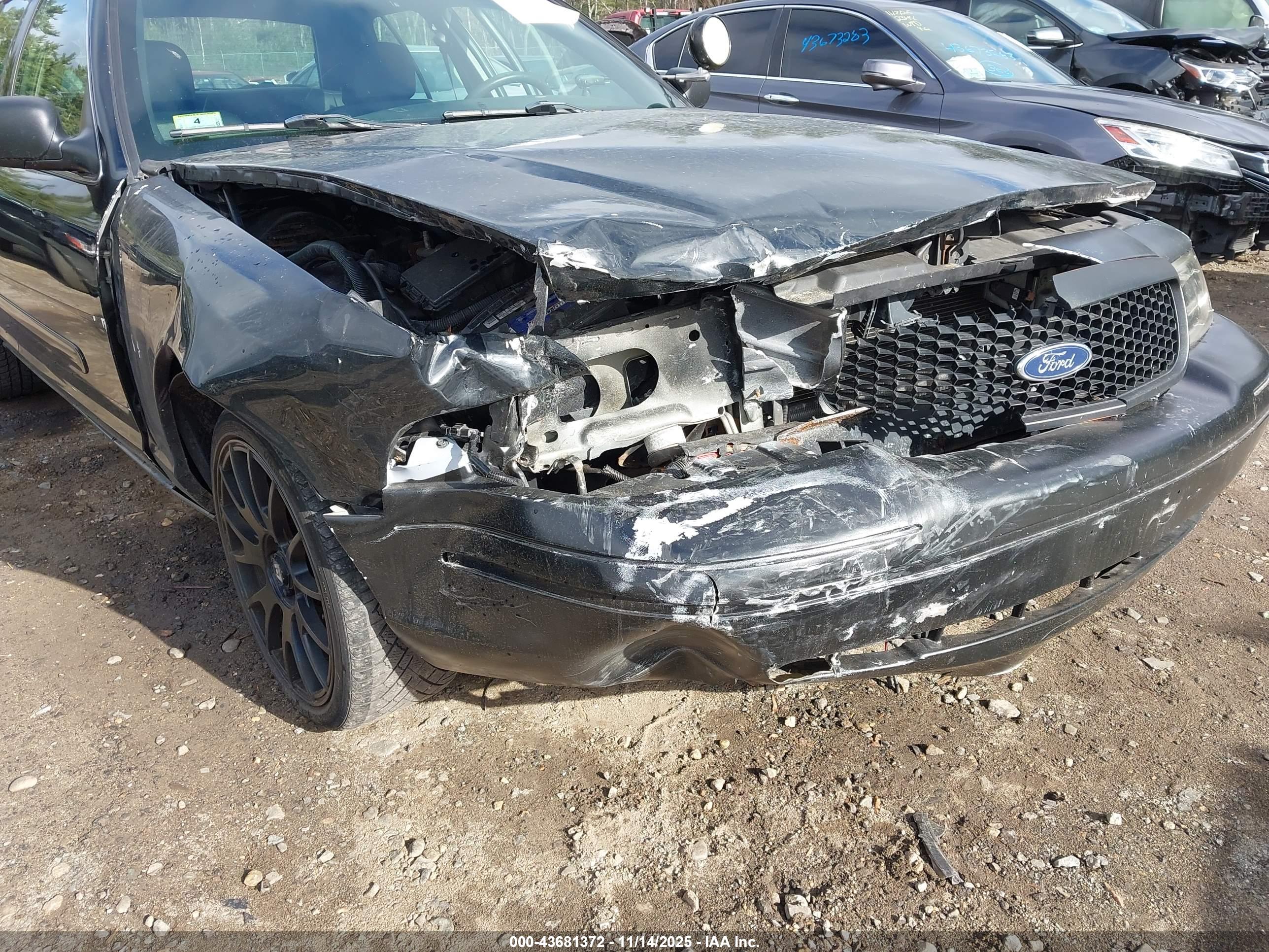 FORD CROWN image 6