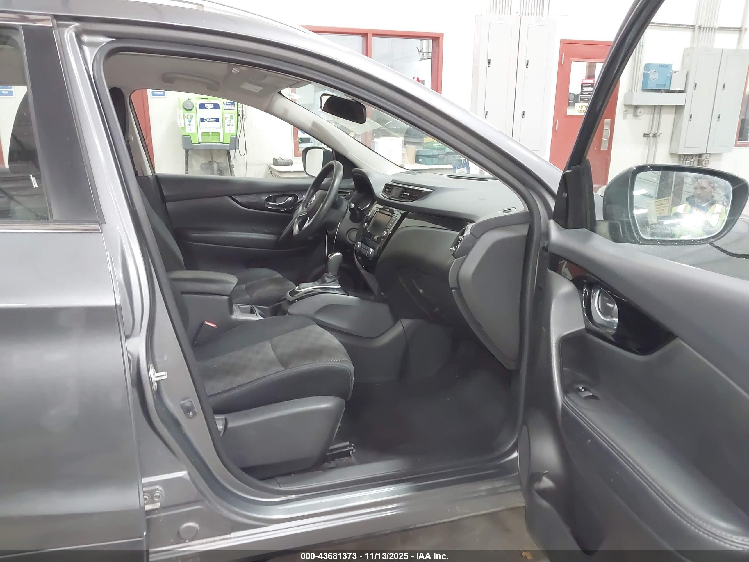 NISSAN ROGUE image 5