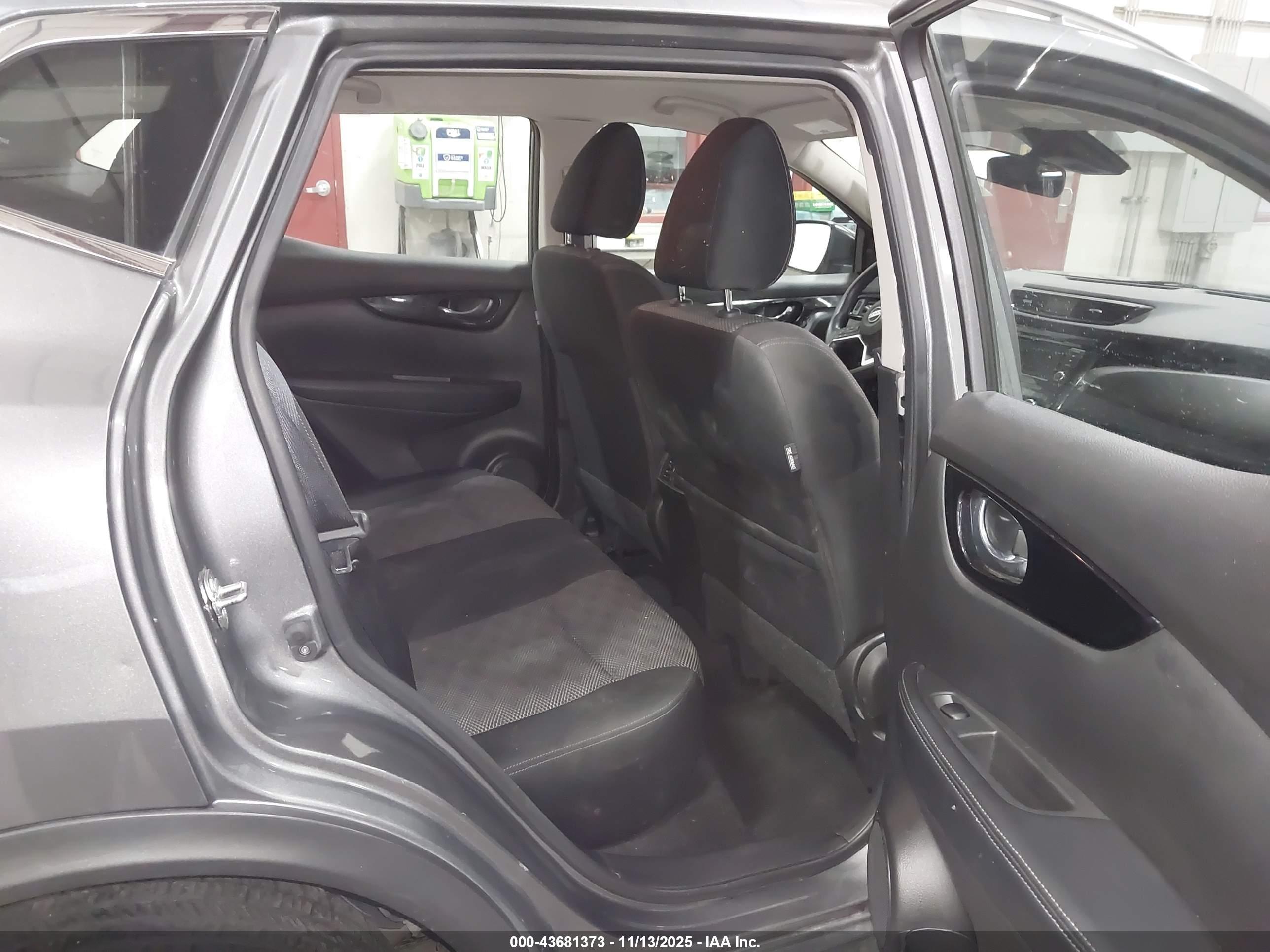 NISSAN ROGUE image 8