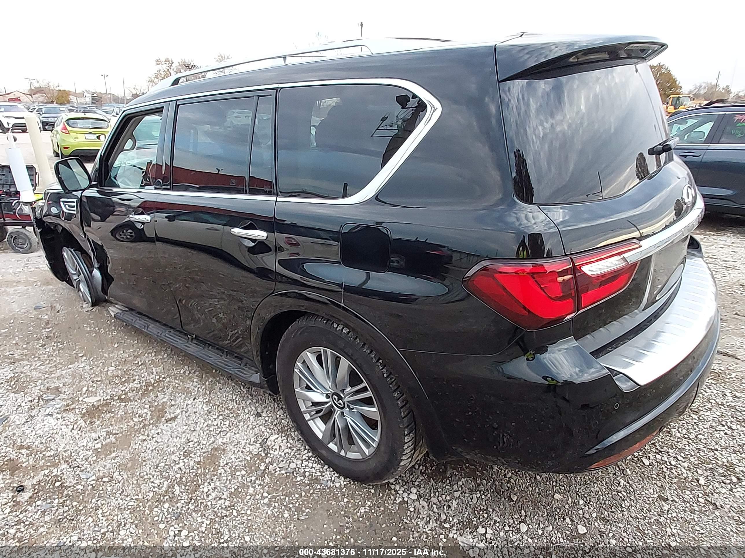 INFINITI QX80 image 3