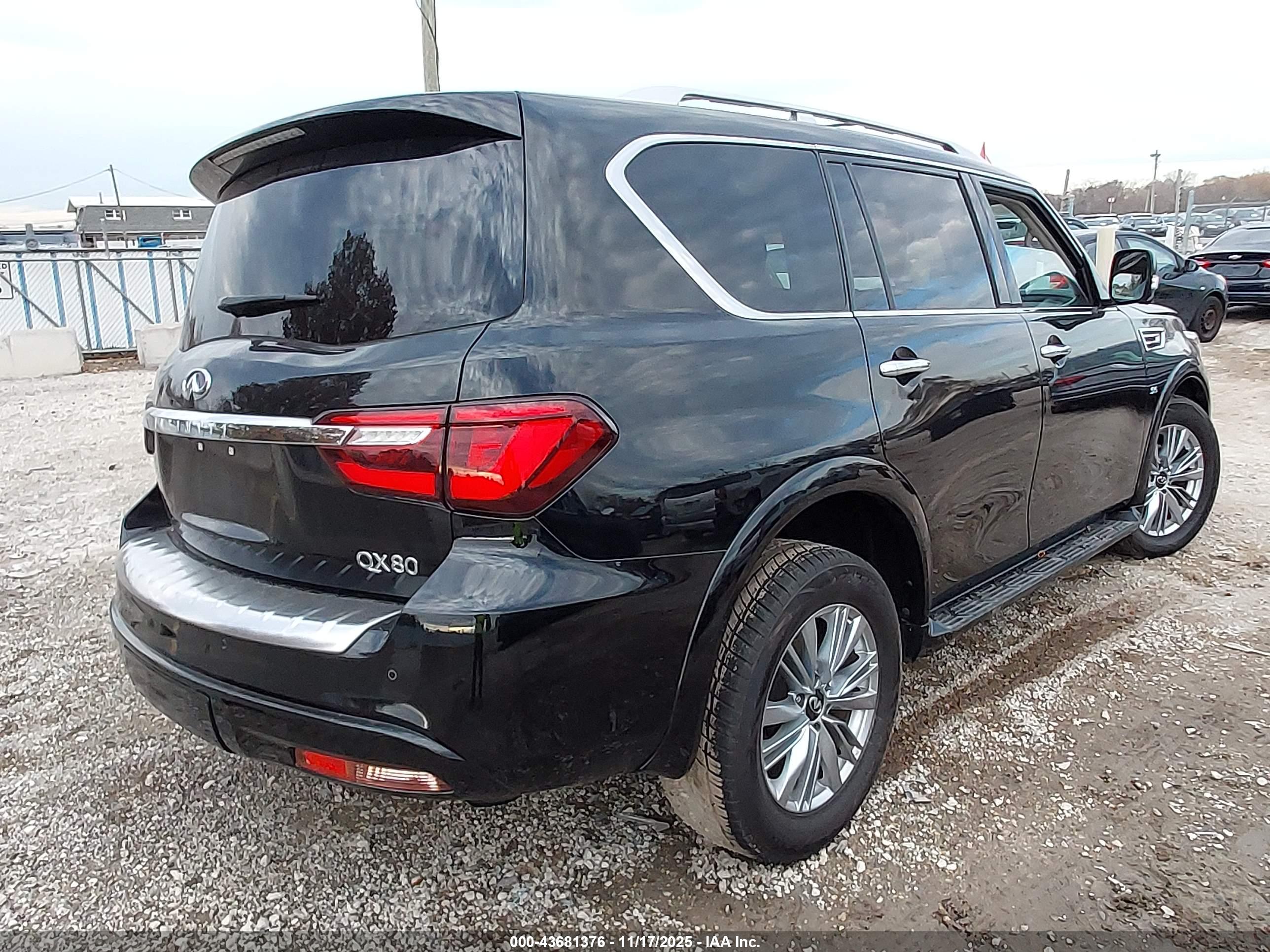 INFINITI QX80 image 4