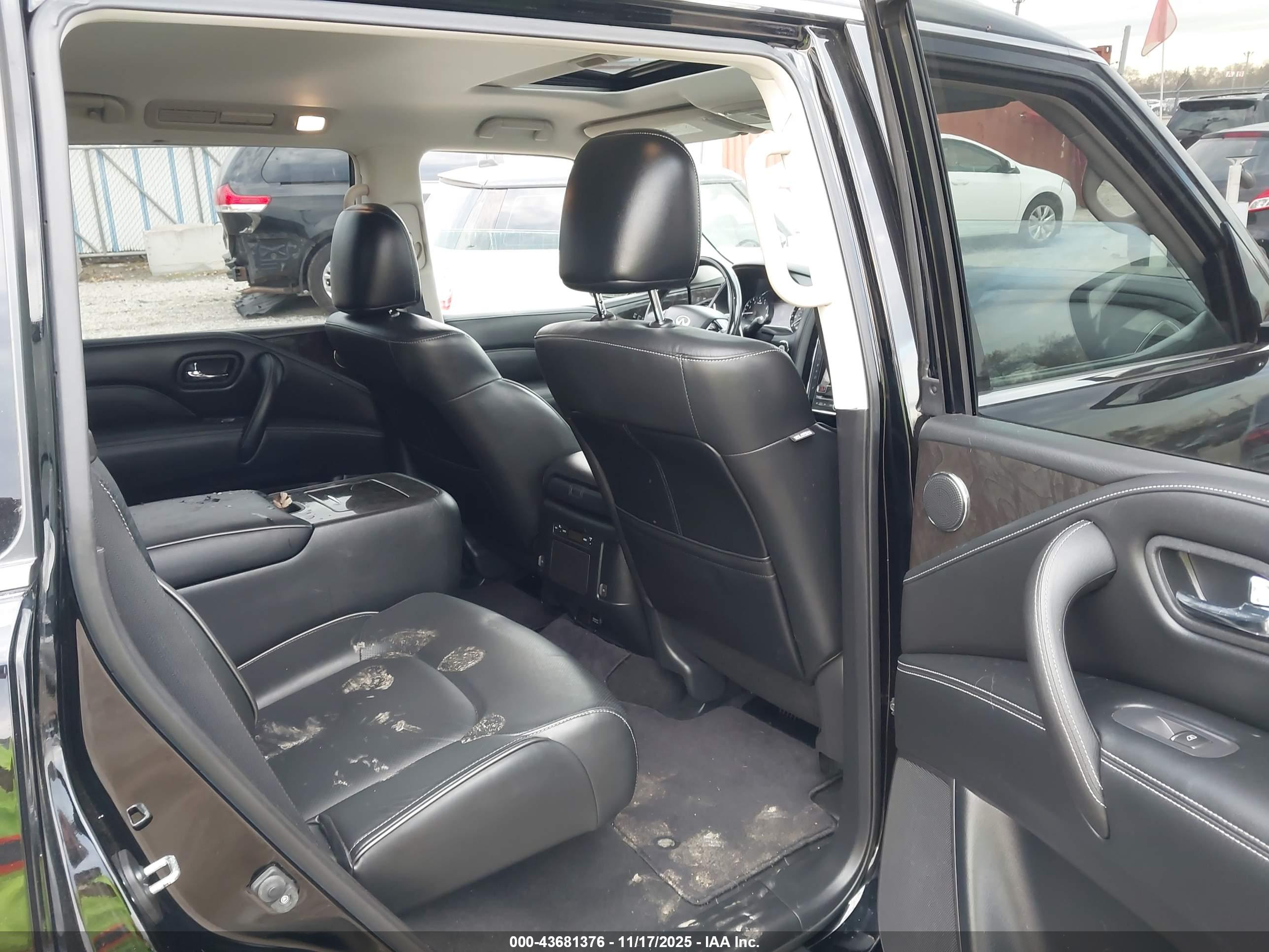INFINITI QX80 image 8