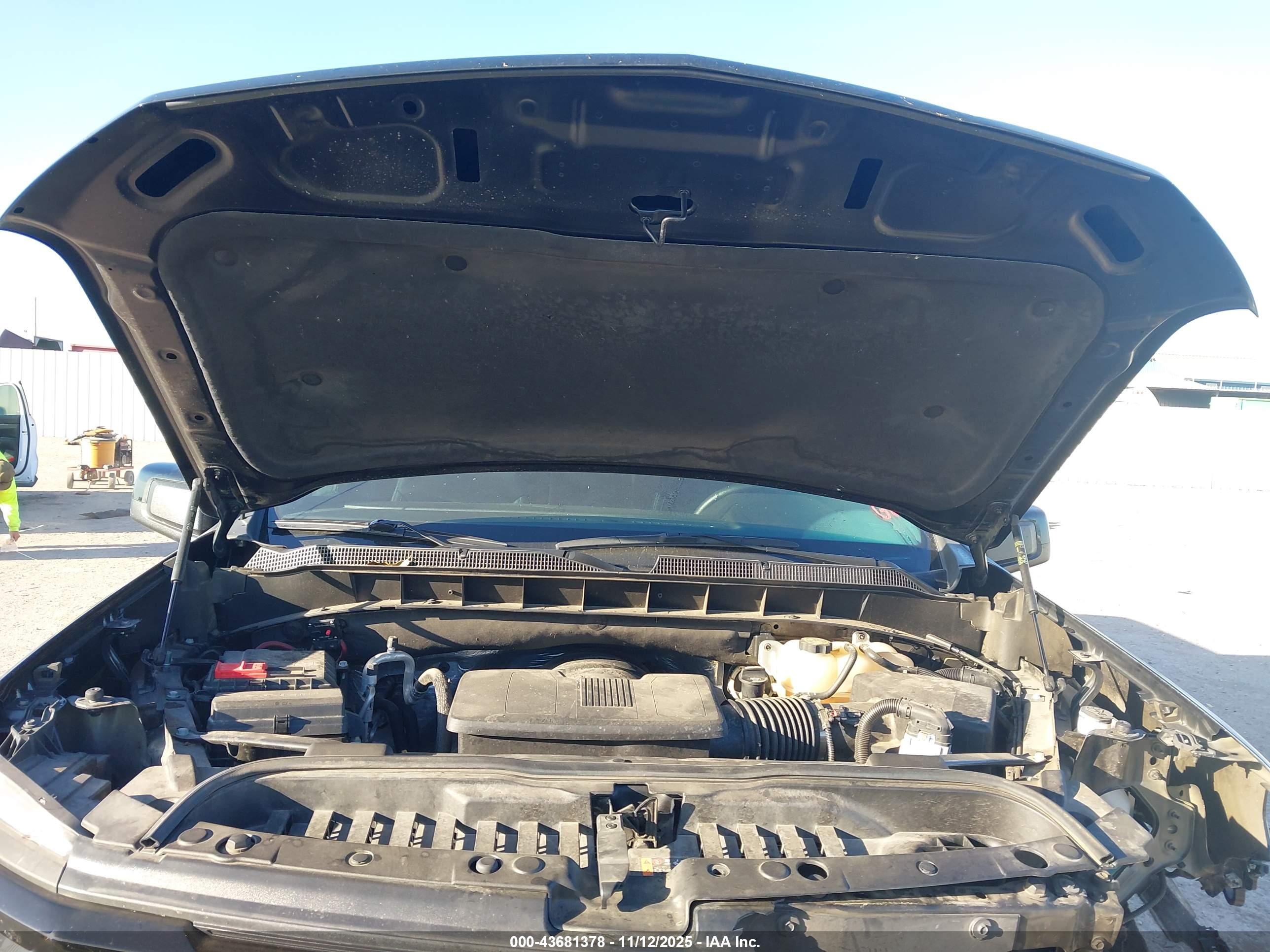 CHEVROLET SILVERADO image 10