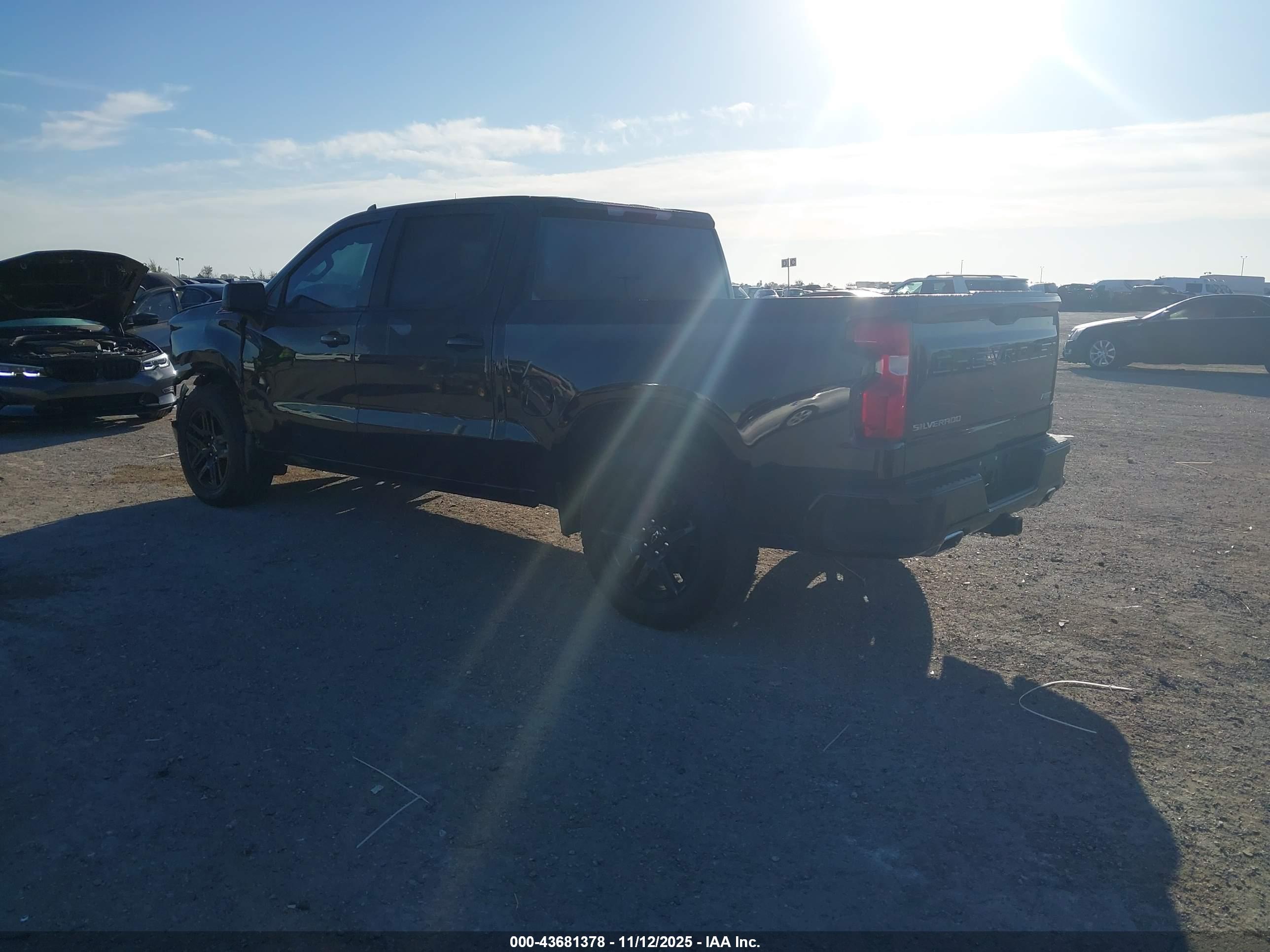 CHEVROLET SILVERADO image 3