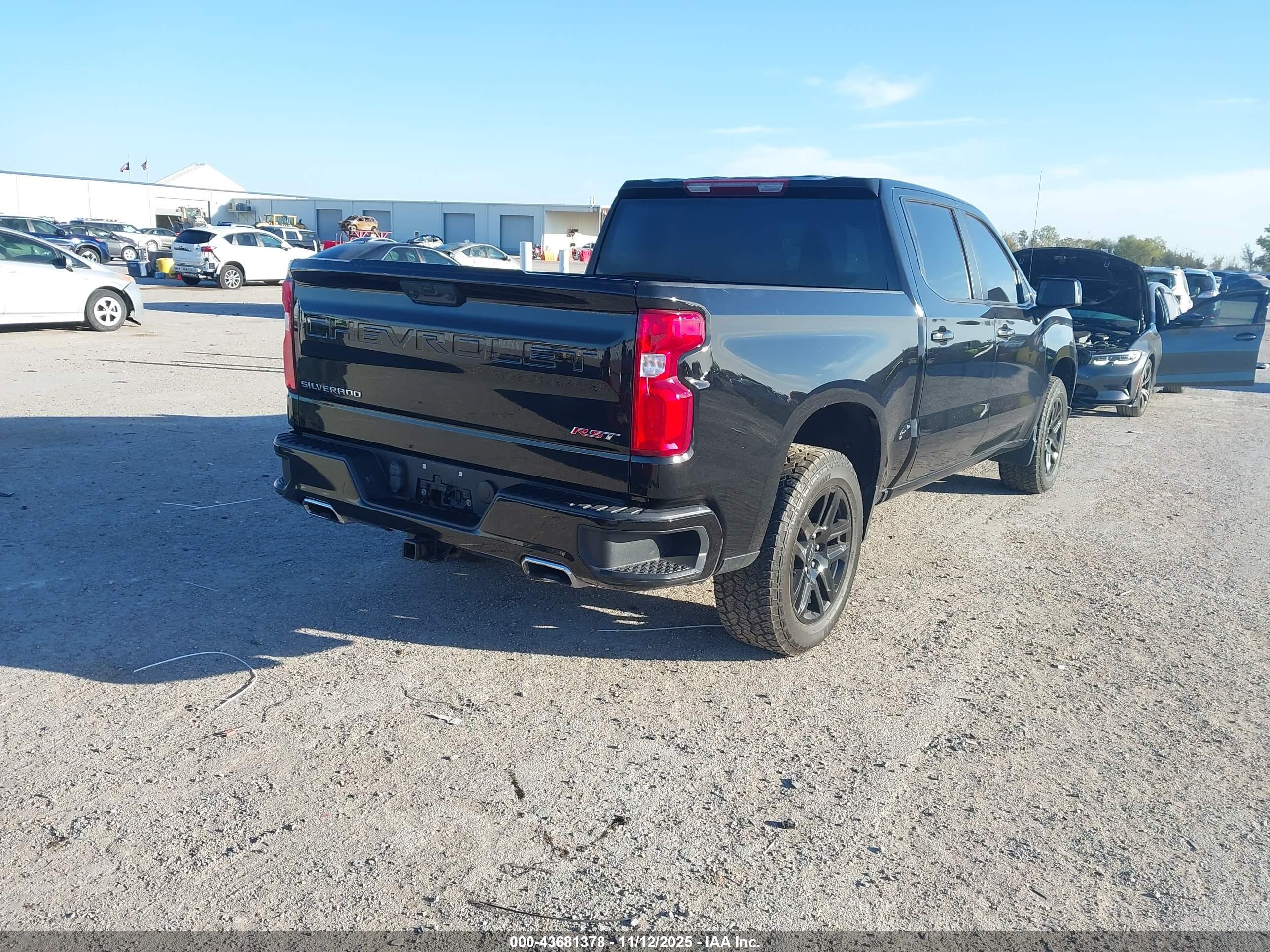 CHEVROLET SILVERADO image 4