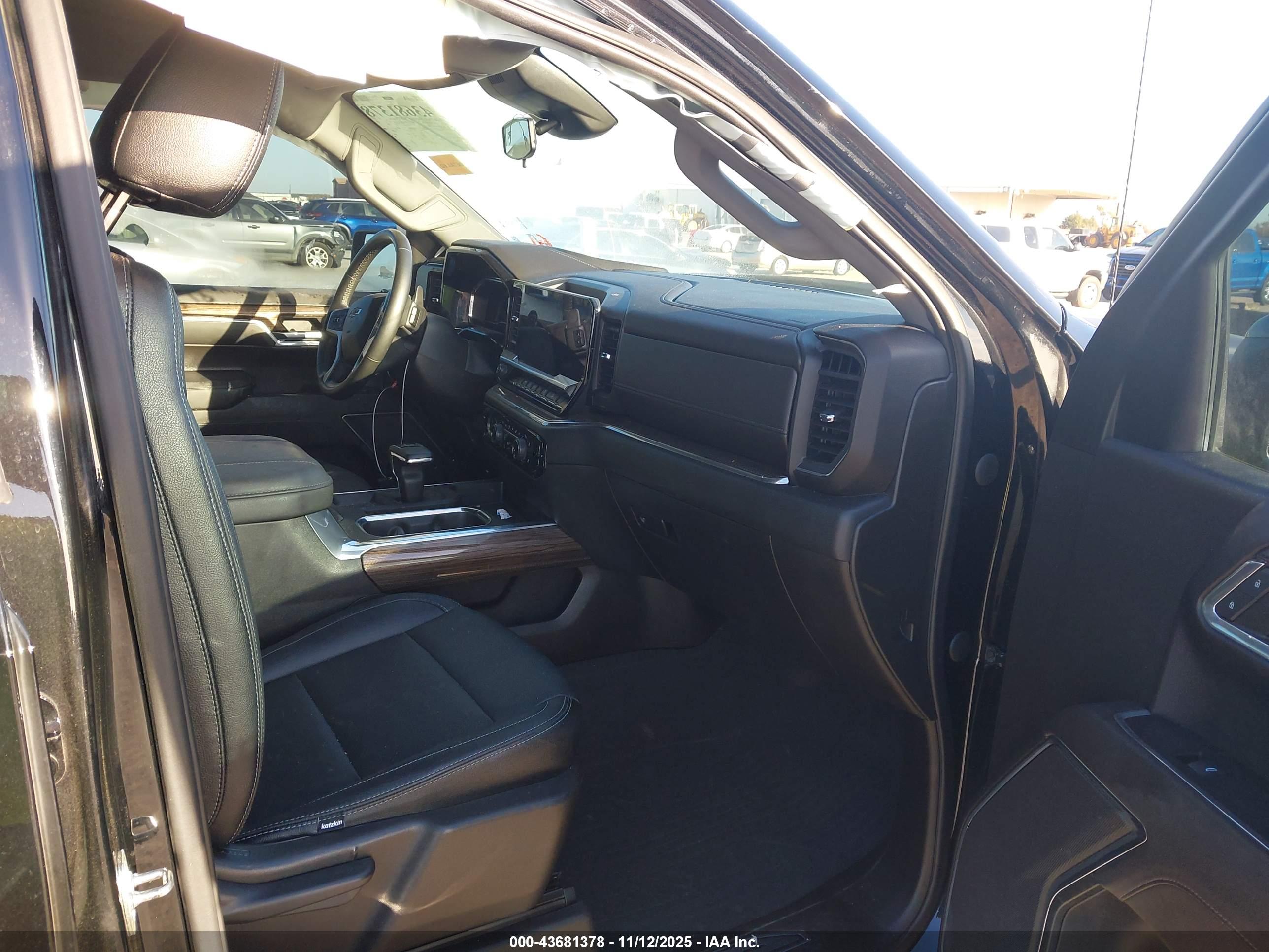 CHEVROLET SILVERADO image 5