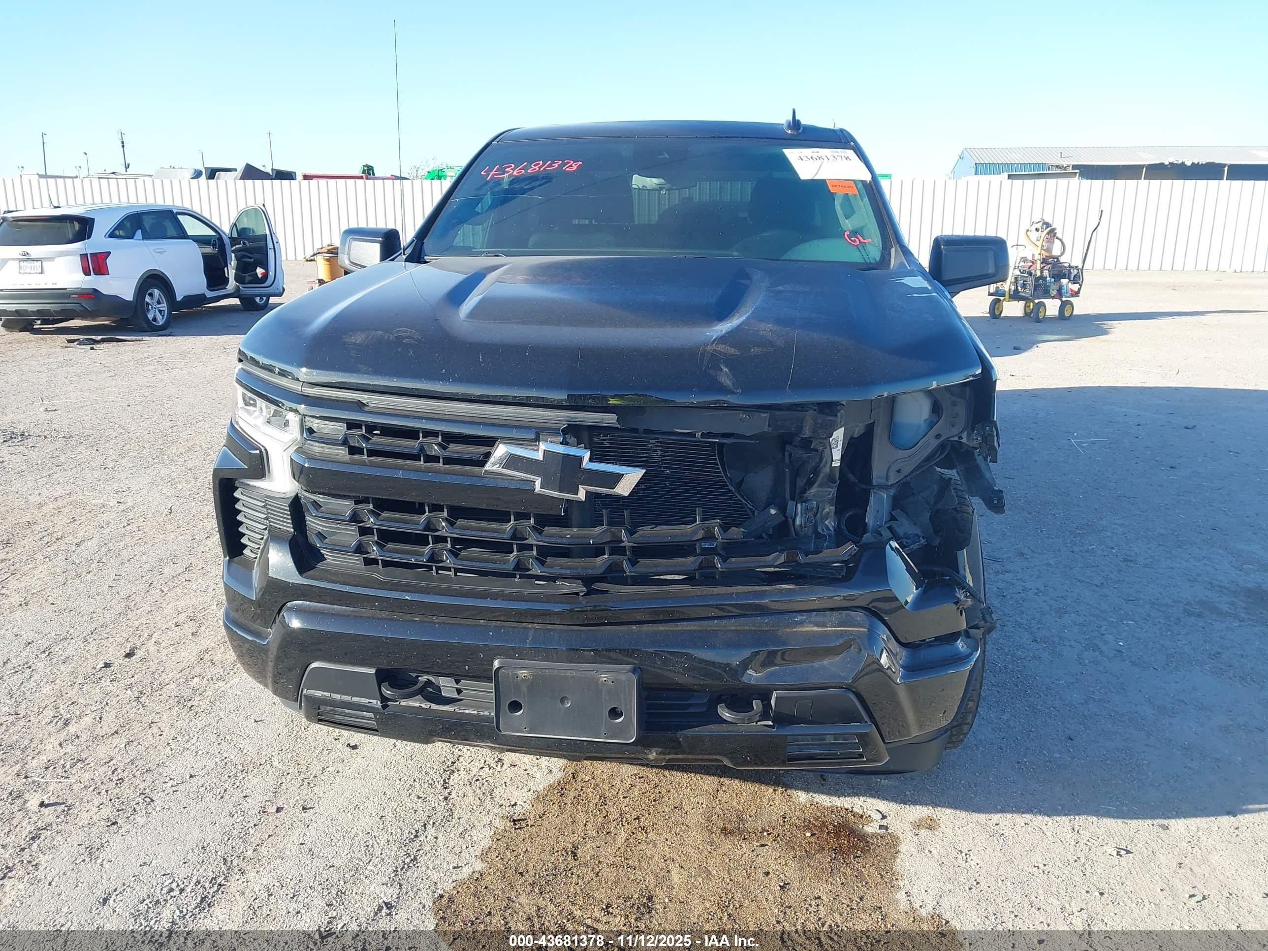 CHEVROLET SILVERADO image 6