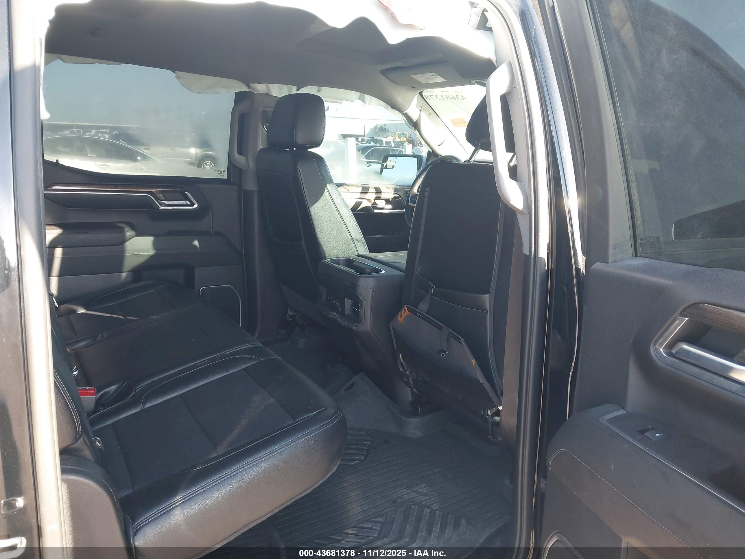 CHEVROLET SILVERADO image 8