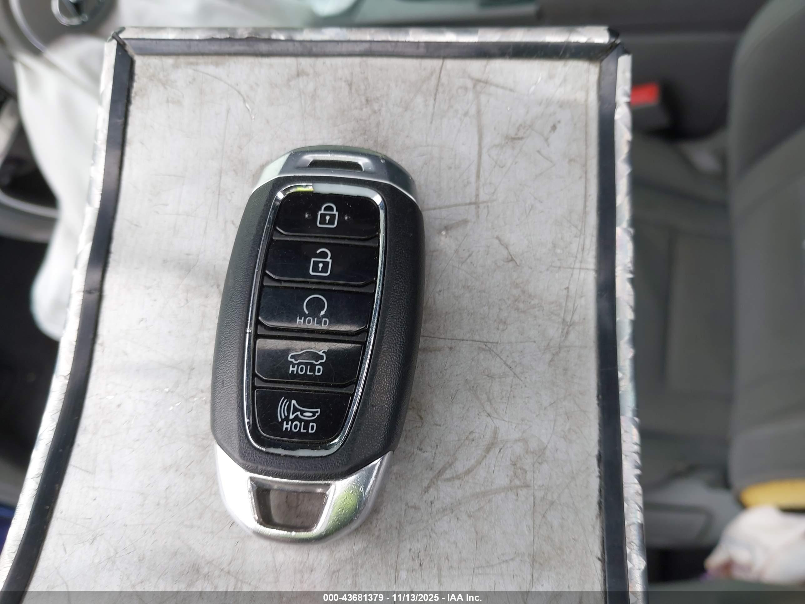 HYUNDAI ELANTRA image 11