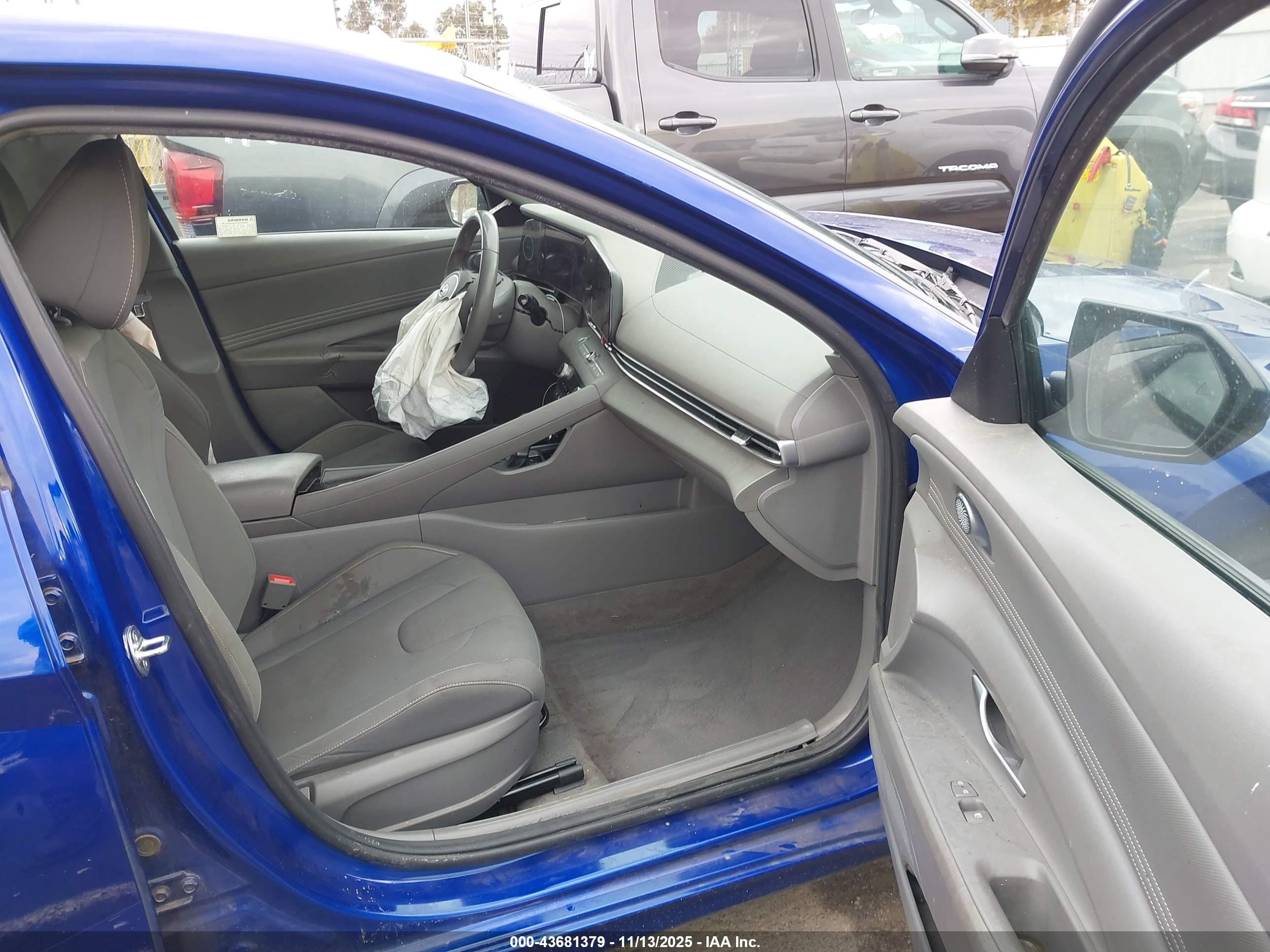 HYUNDAI ELANTRA image 5