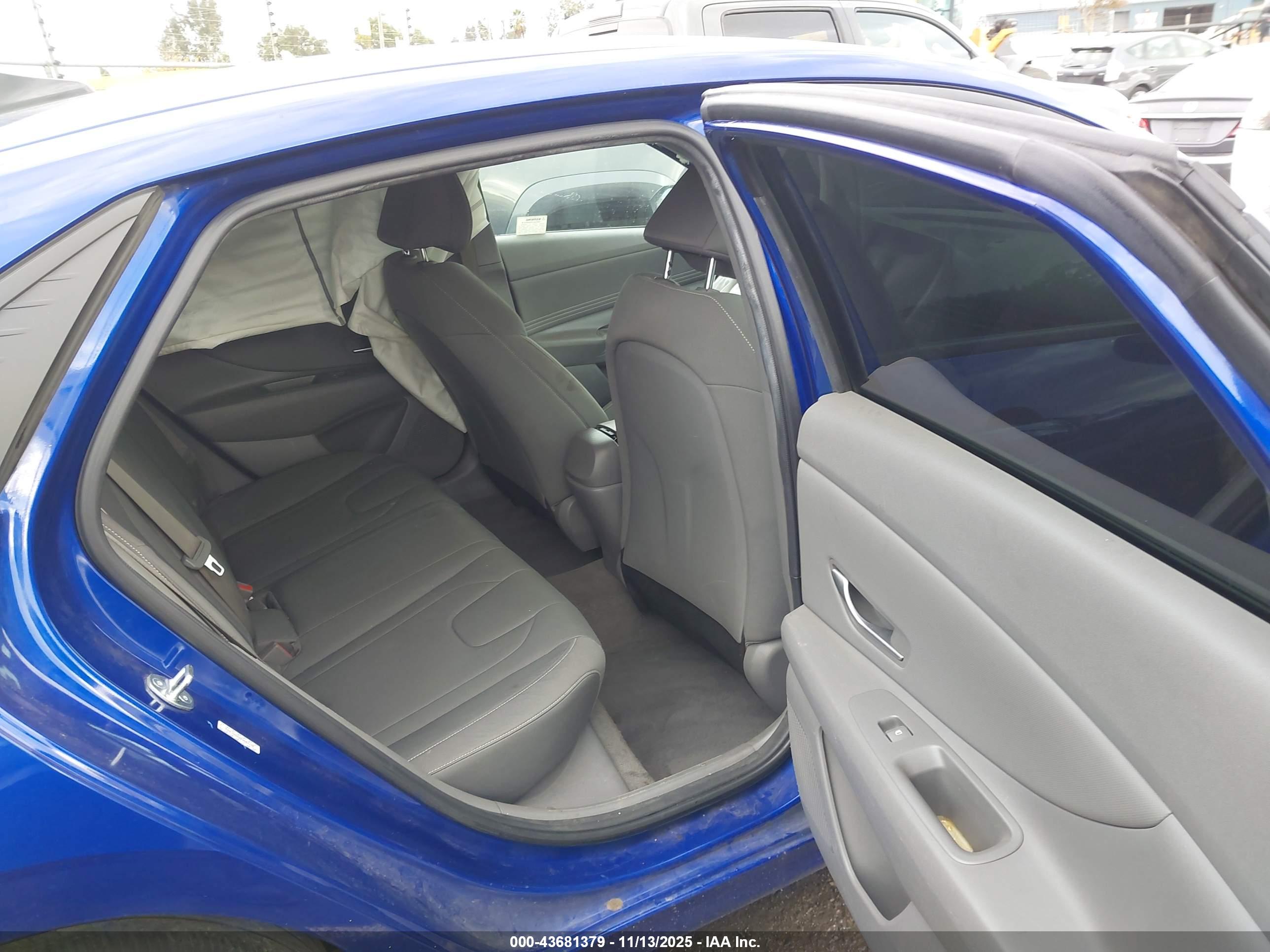 HYUNDAI ELANTRA image 8