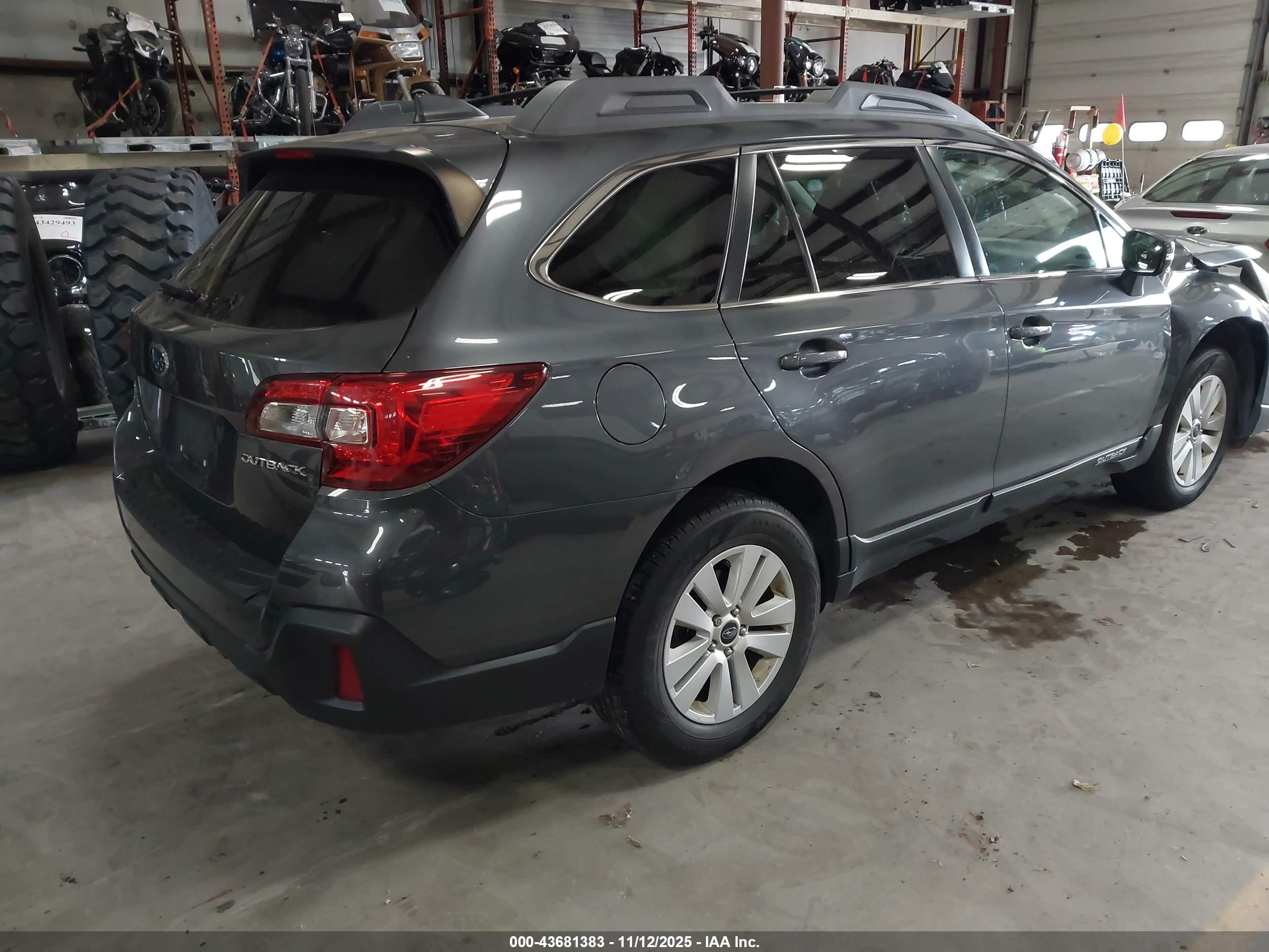 SUBARU OUTBACK image 4