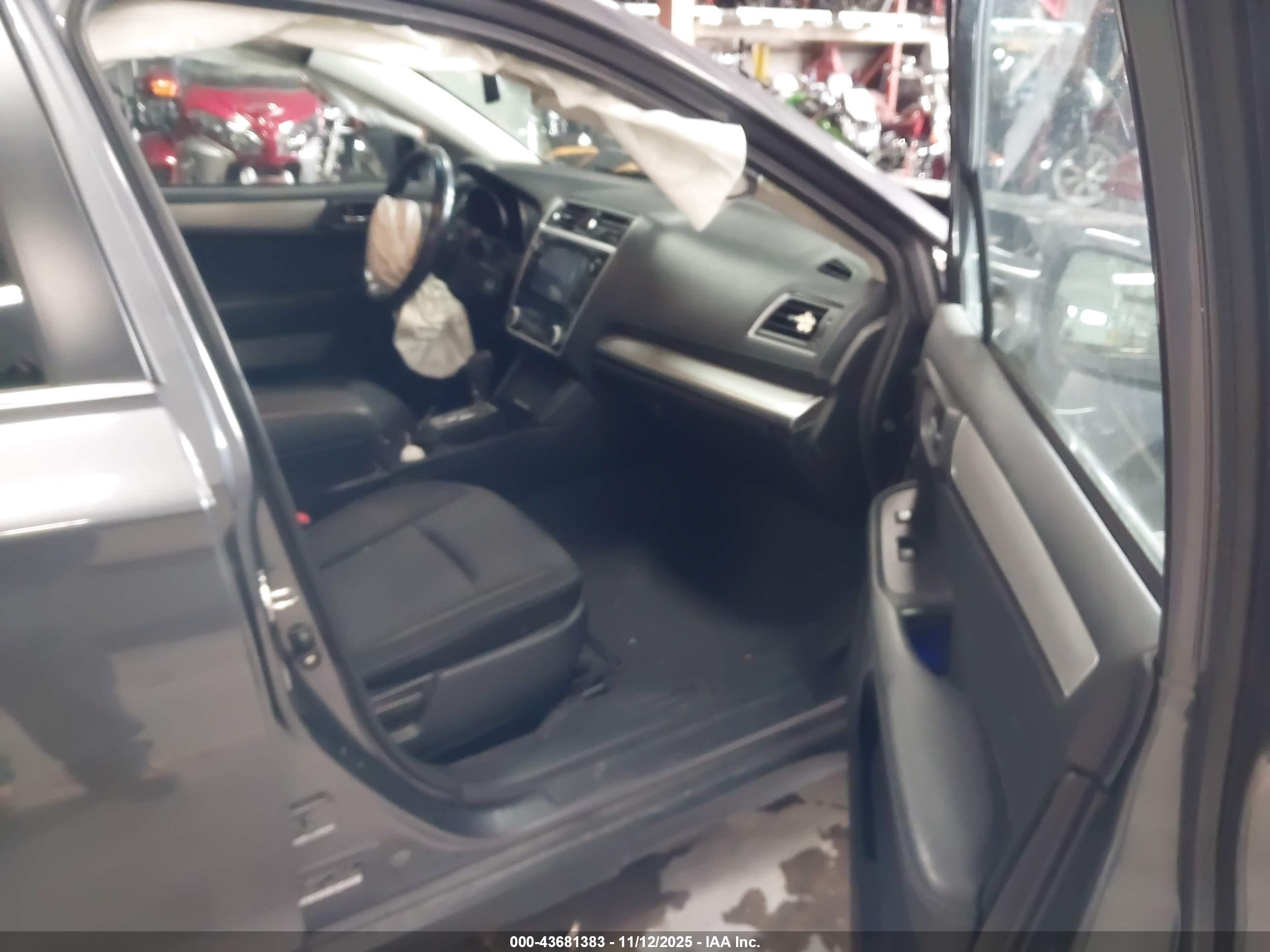 SUBARU OUTBACK image 5