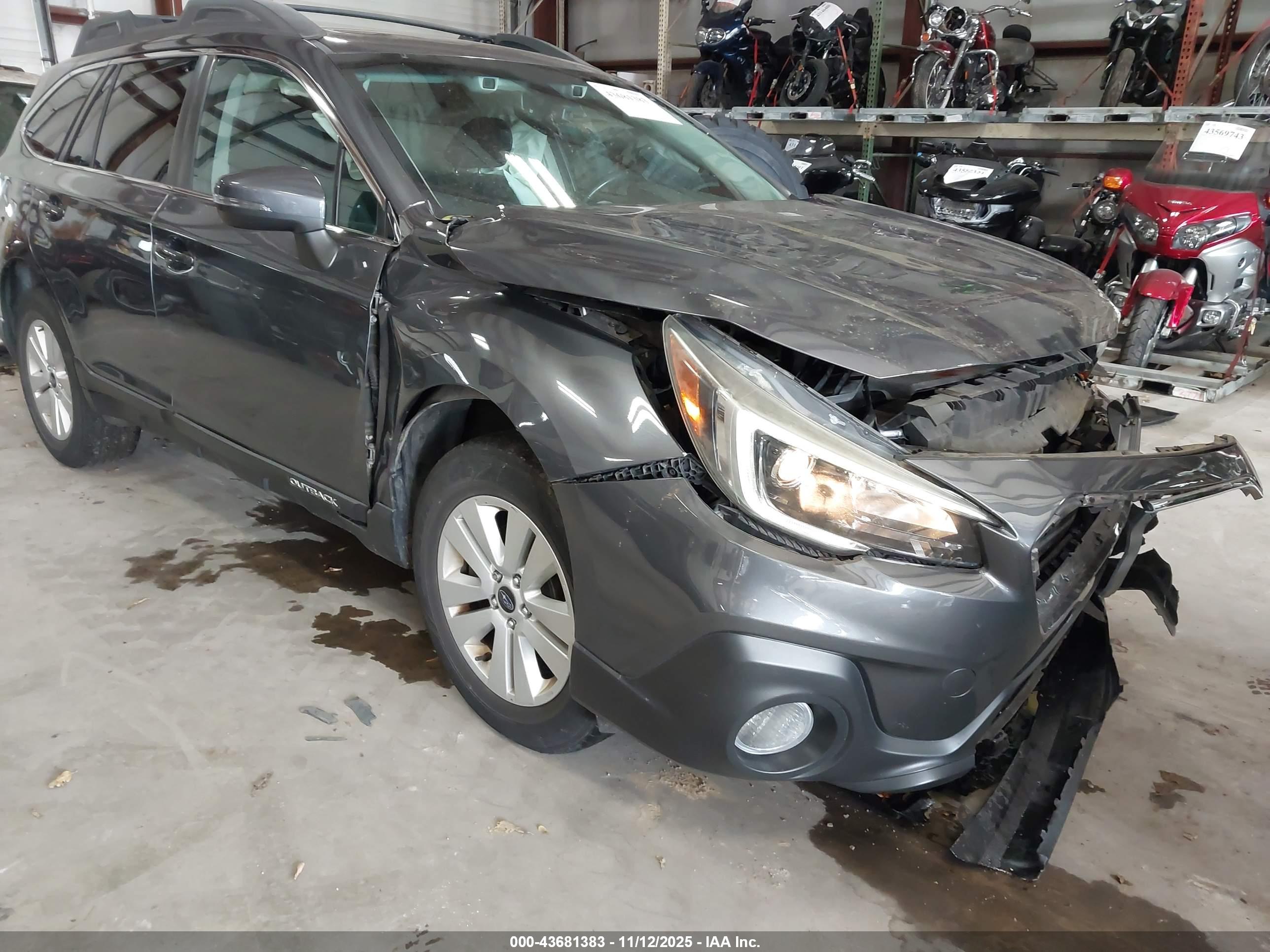 SUBARU OUTBACK image 6