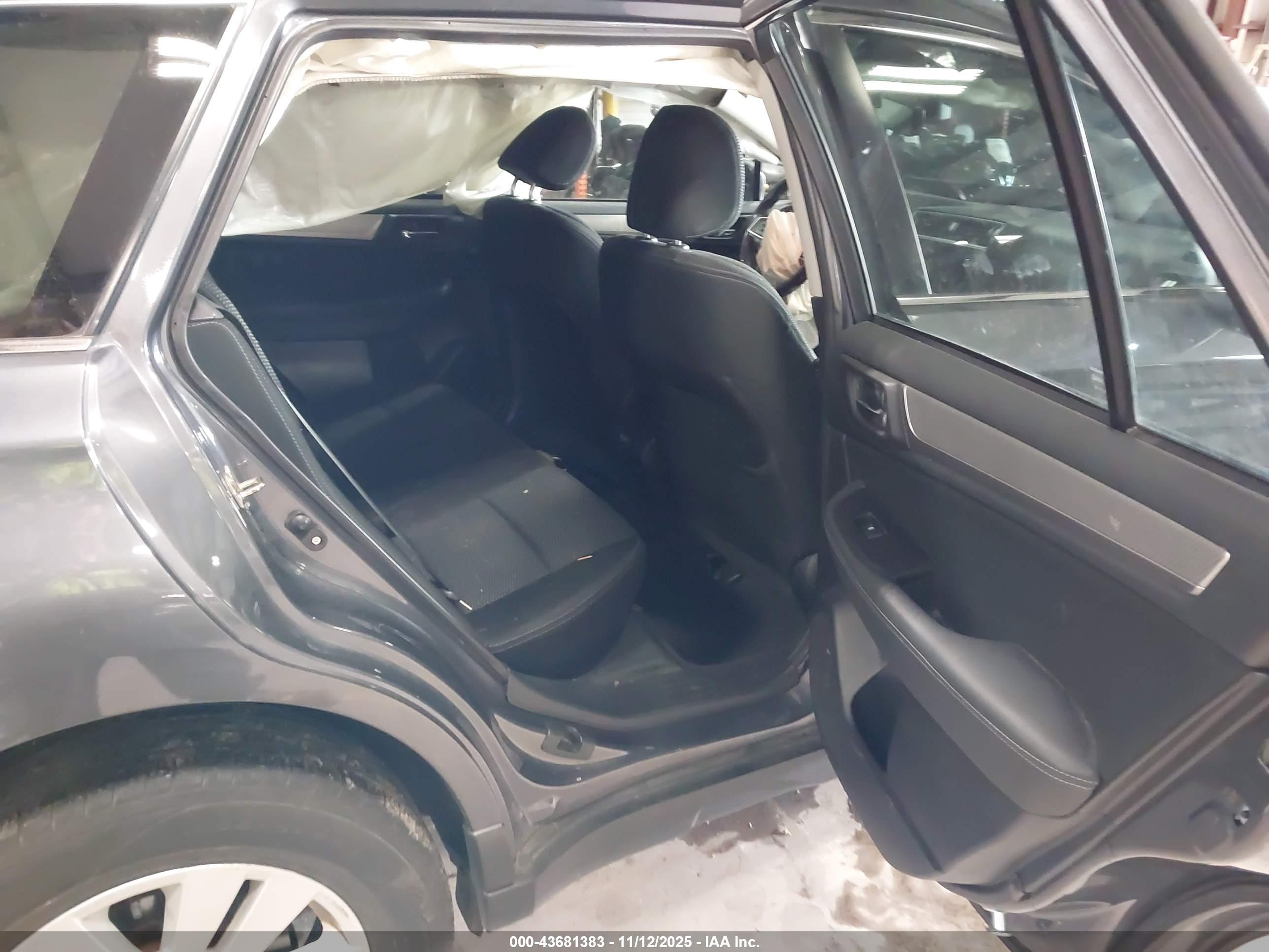 SUBARU OUTBACK image 8