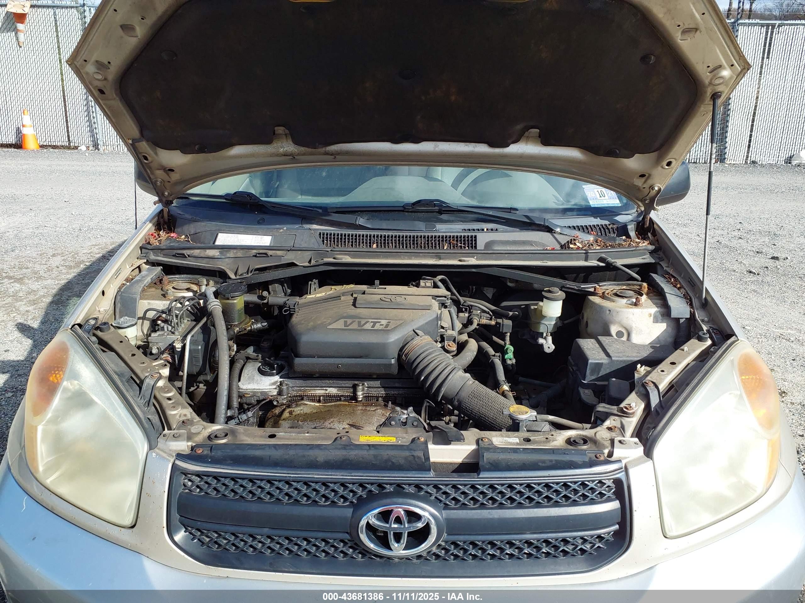 TOYOTA RAV4 image 10