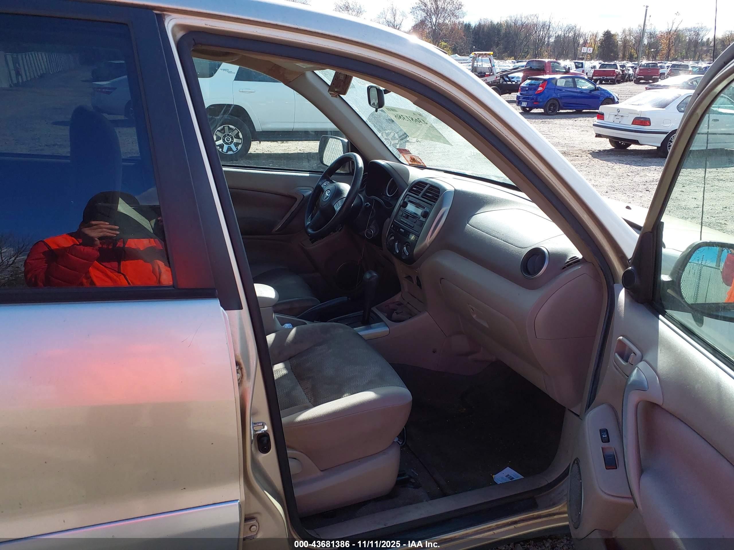 TOYOTA RAV4 image 5