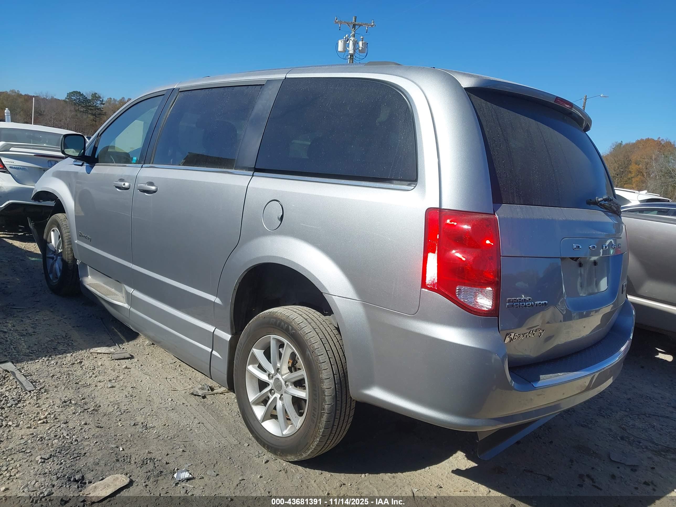 DODGE GRAND image 3