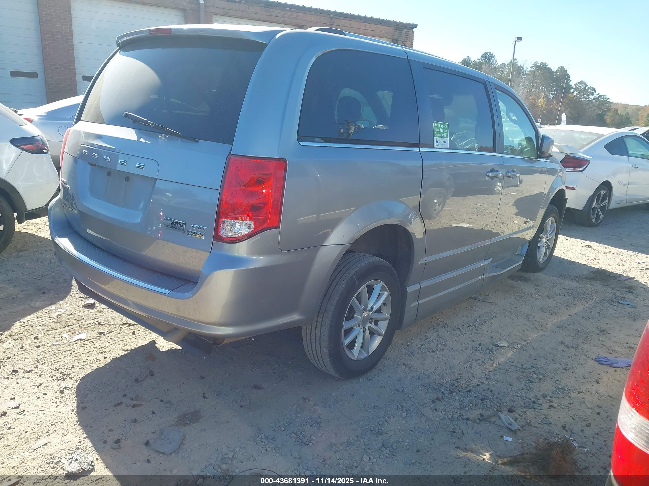 DODGE GRAND image 4