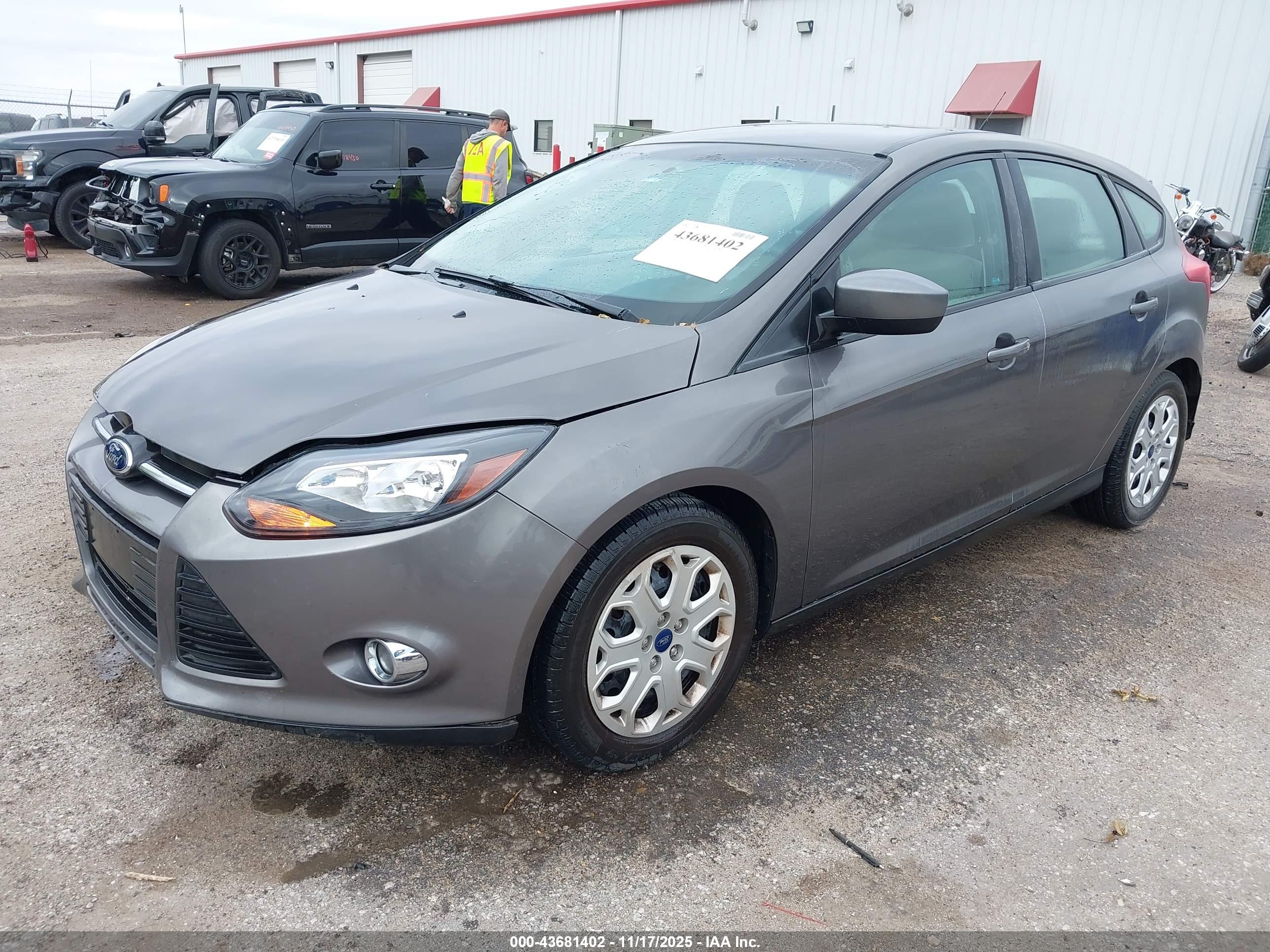 FORD FOCUS image 2