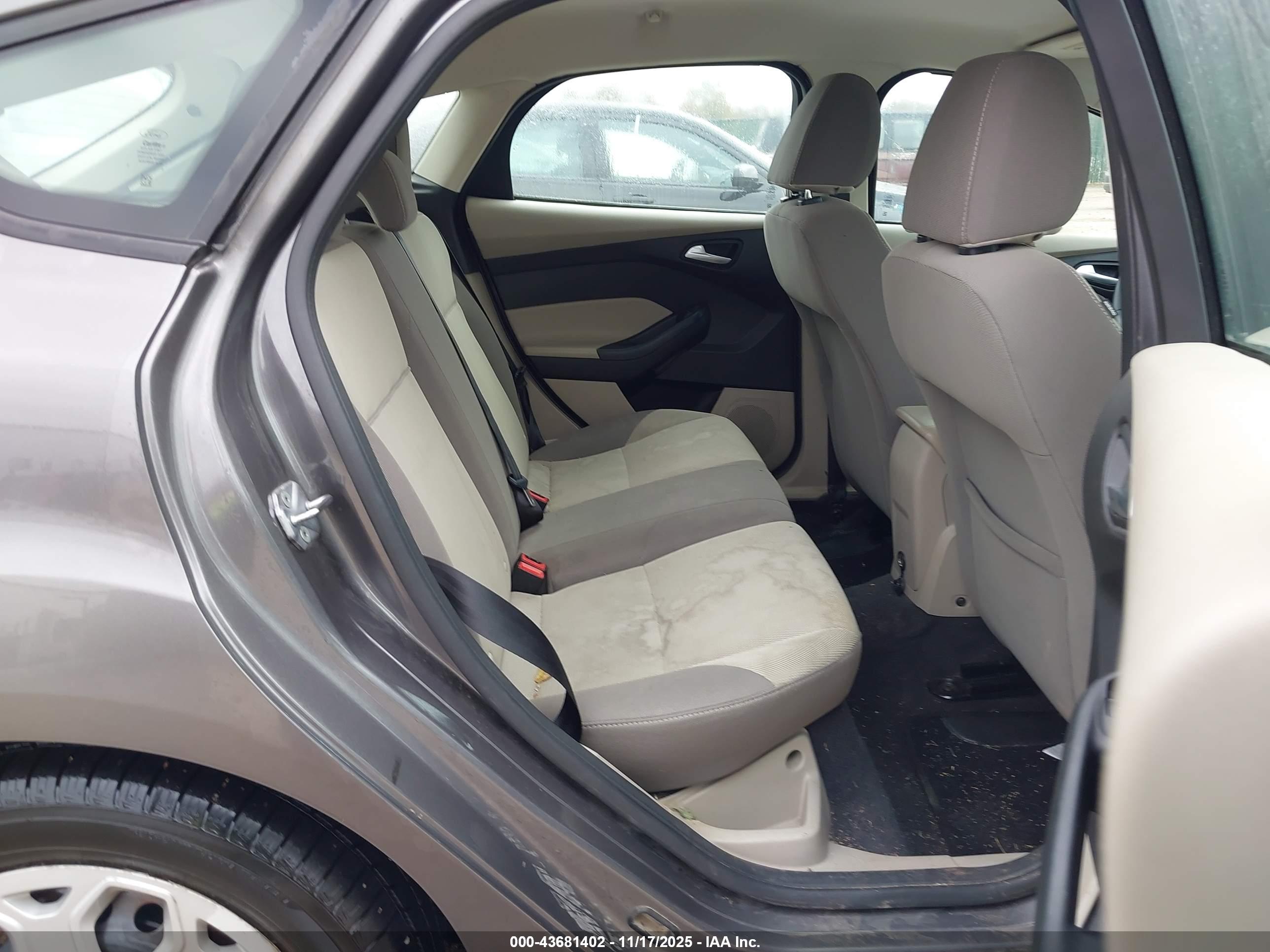 FORD FOCUS image 8