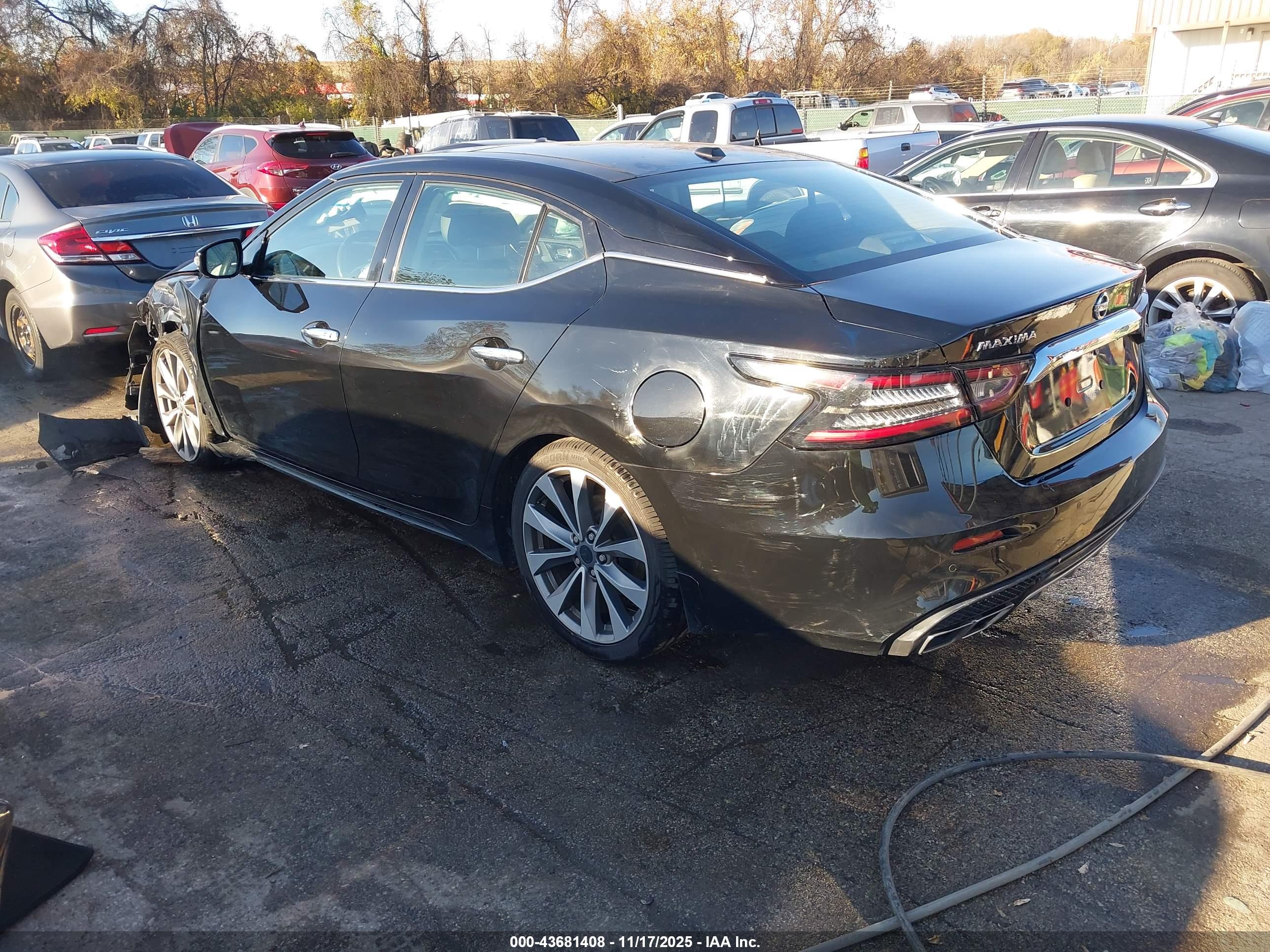 NISSAN MAXIMA image 3
