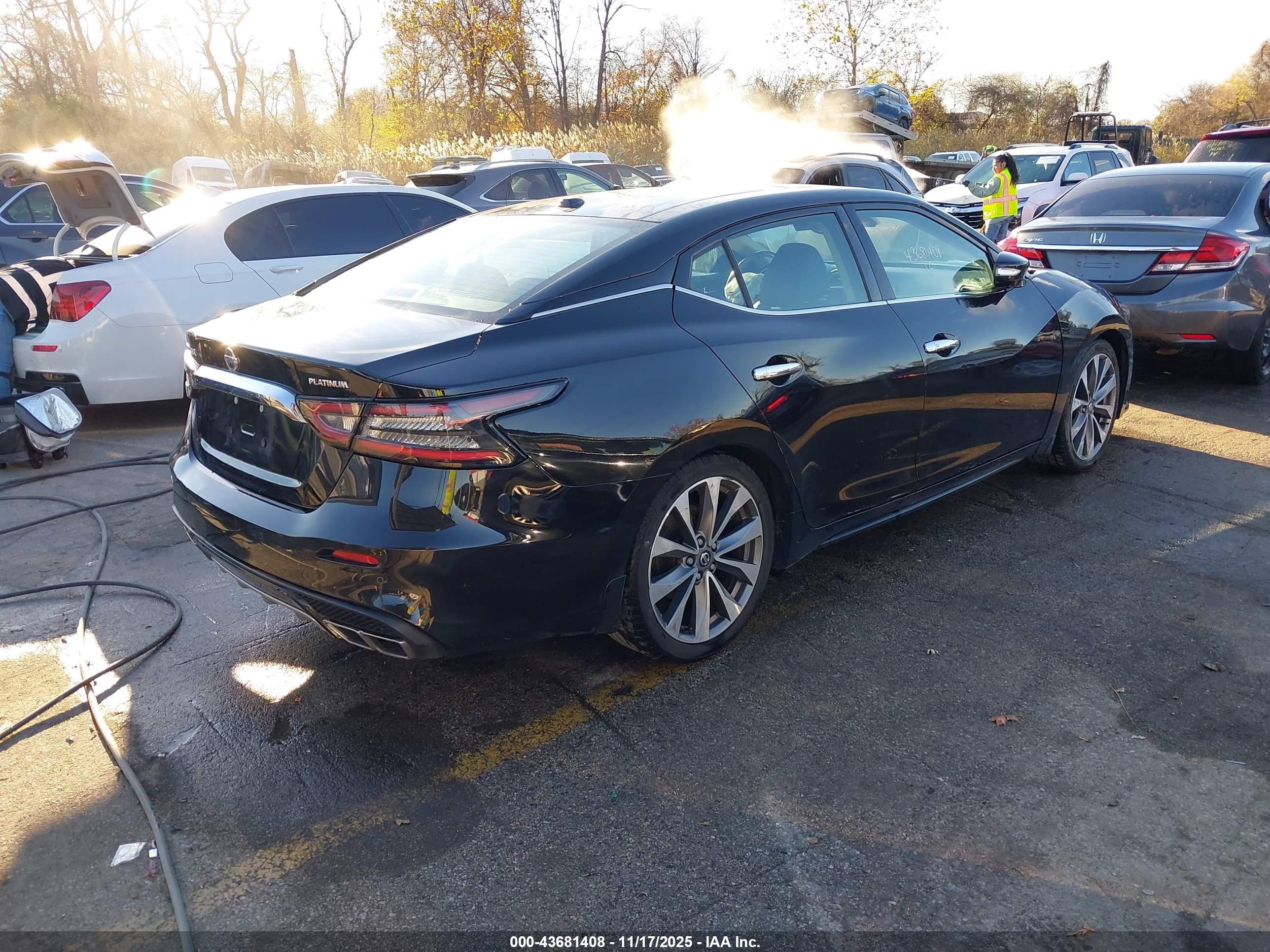 NISSAN MAXIMA image 4
