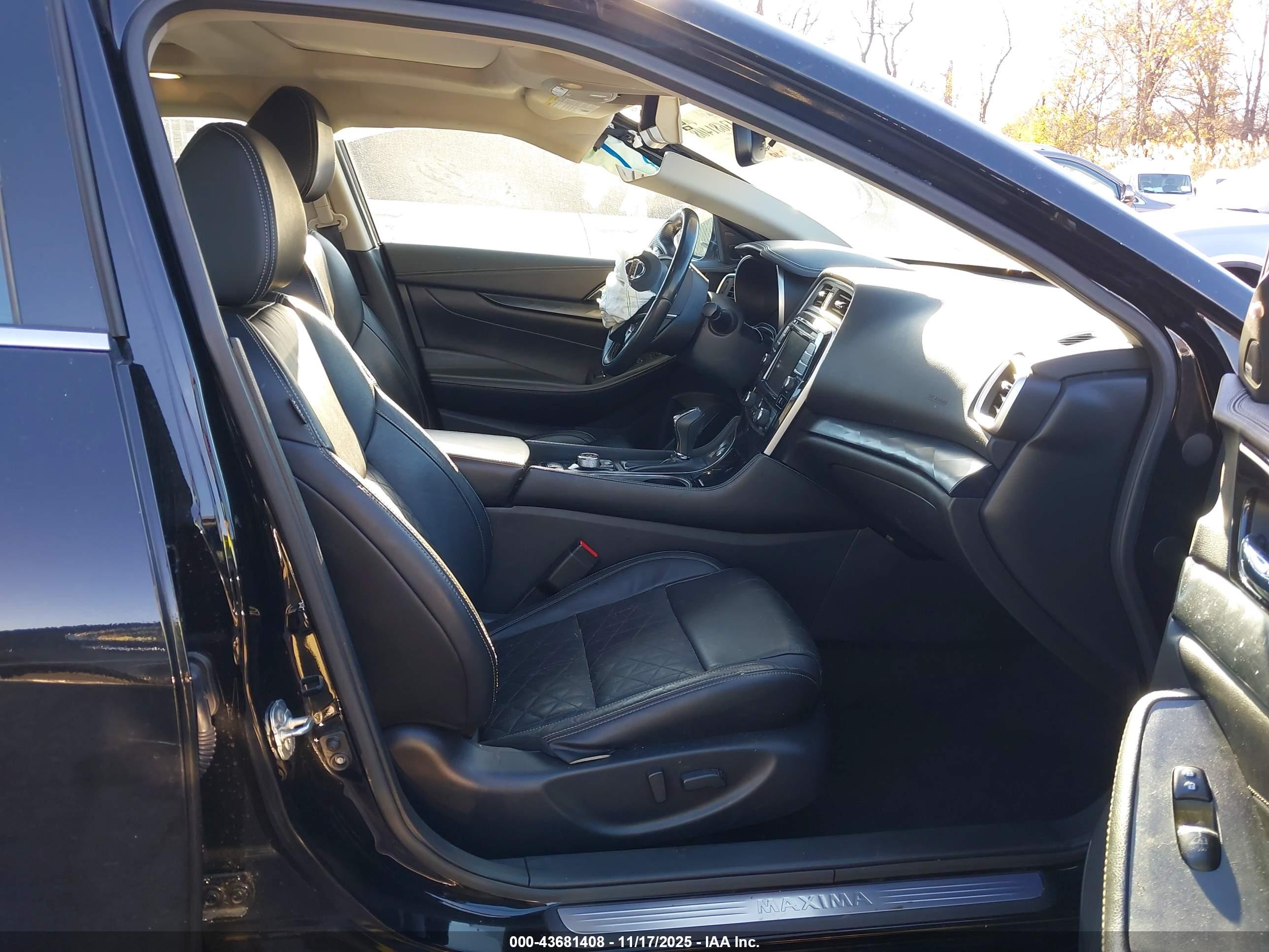 NISSAN MAXIMA image 5