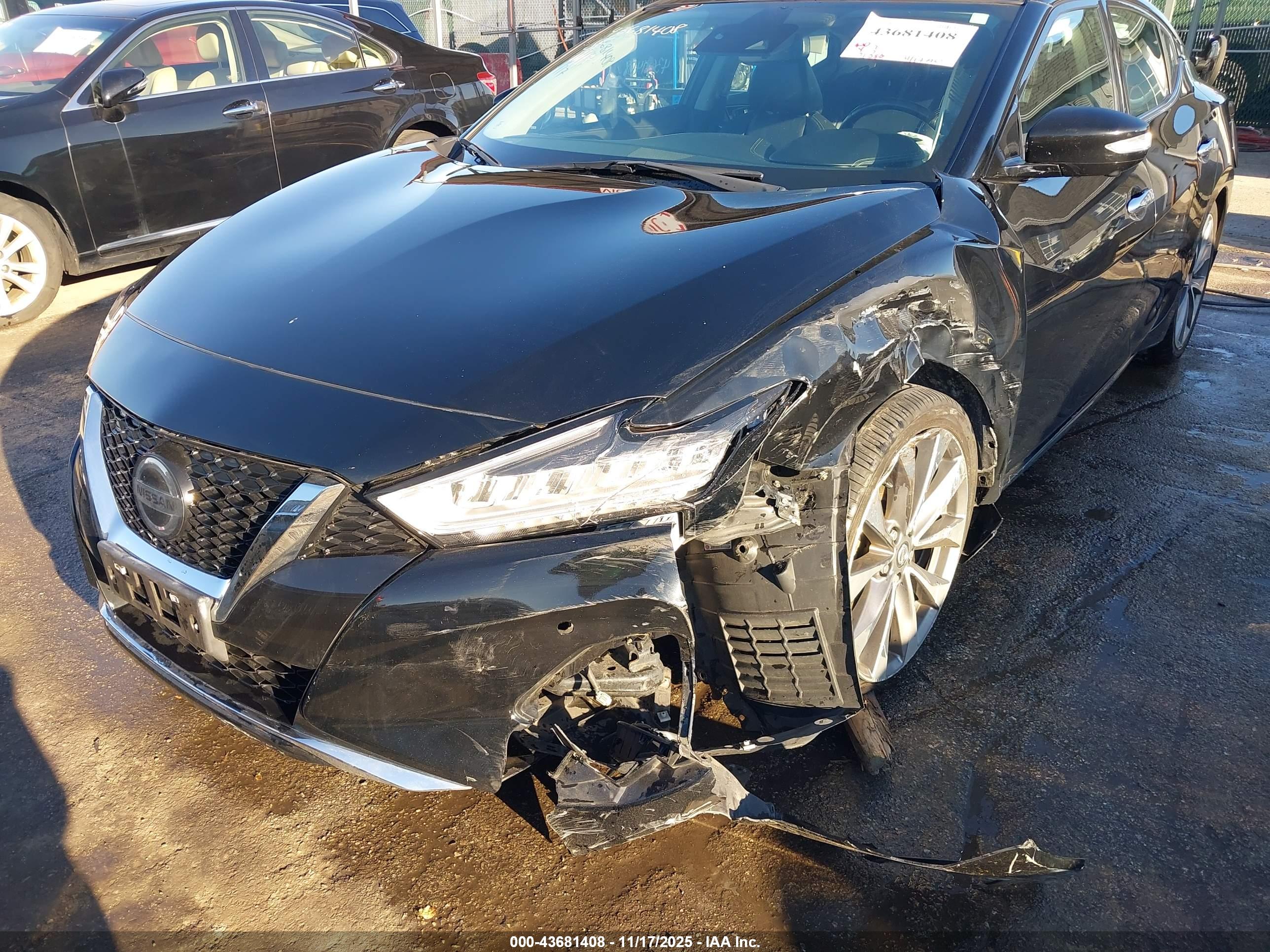 NISSAN MAXIMA image 6