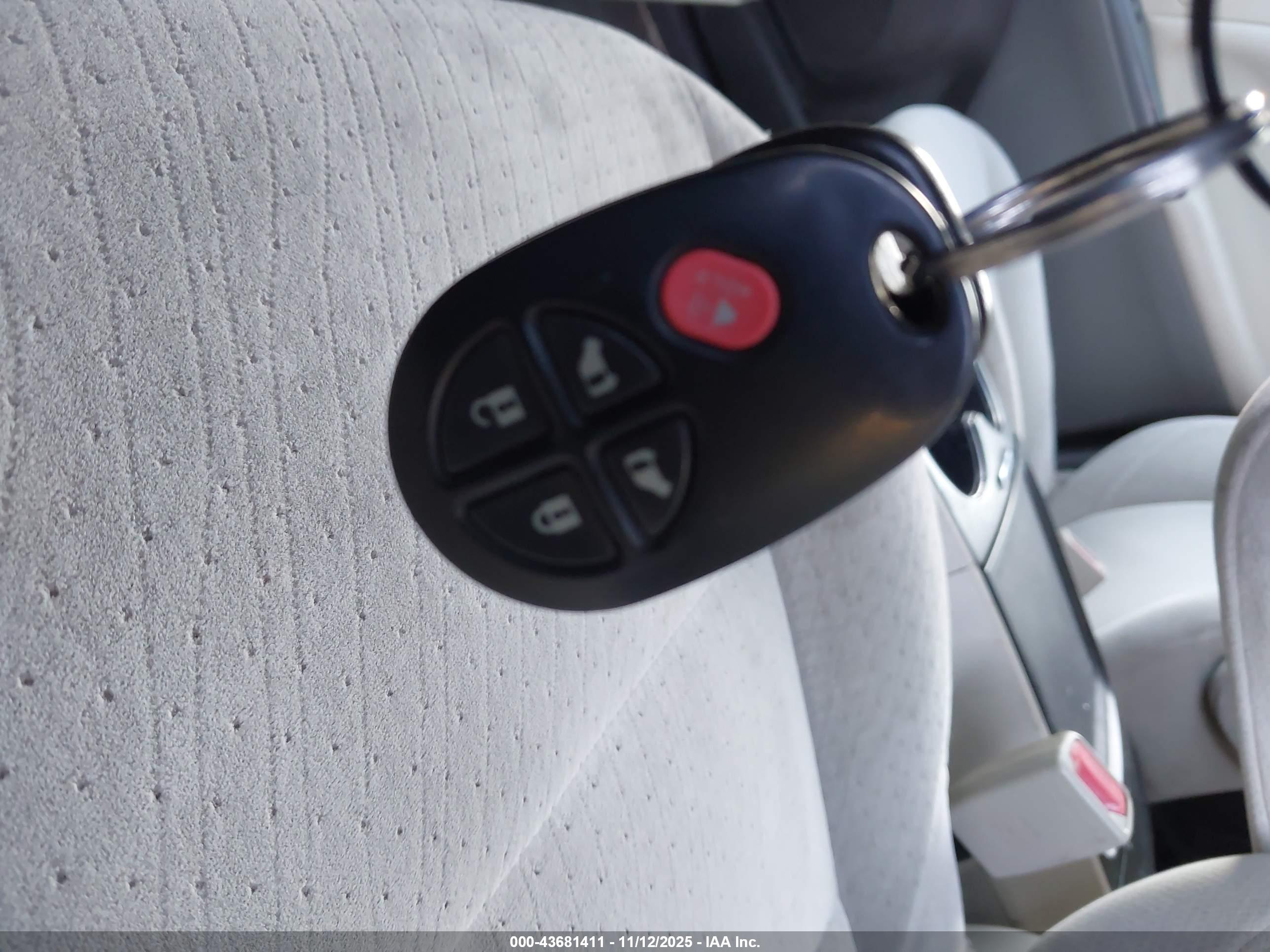 TOYOTA SIENNA image 11