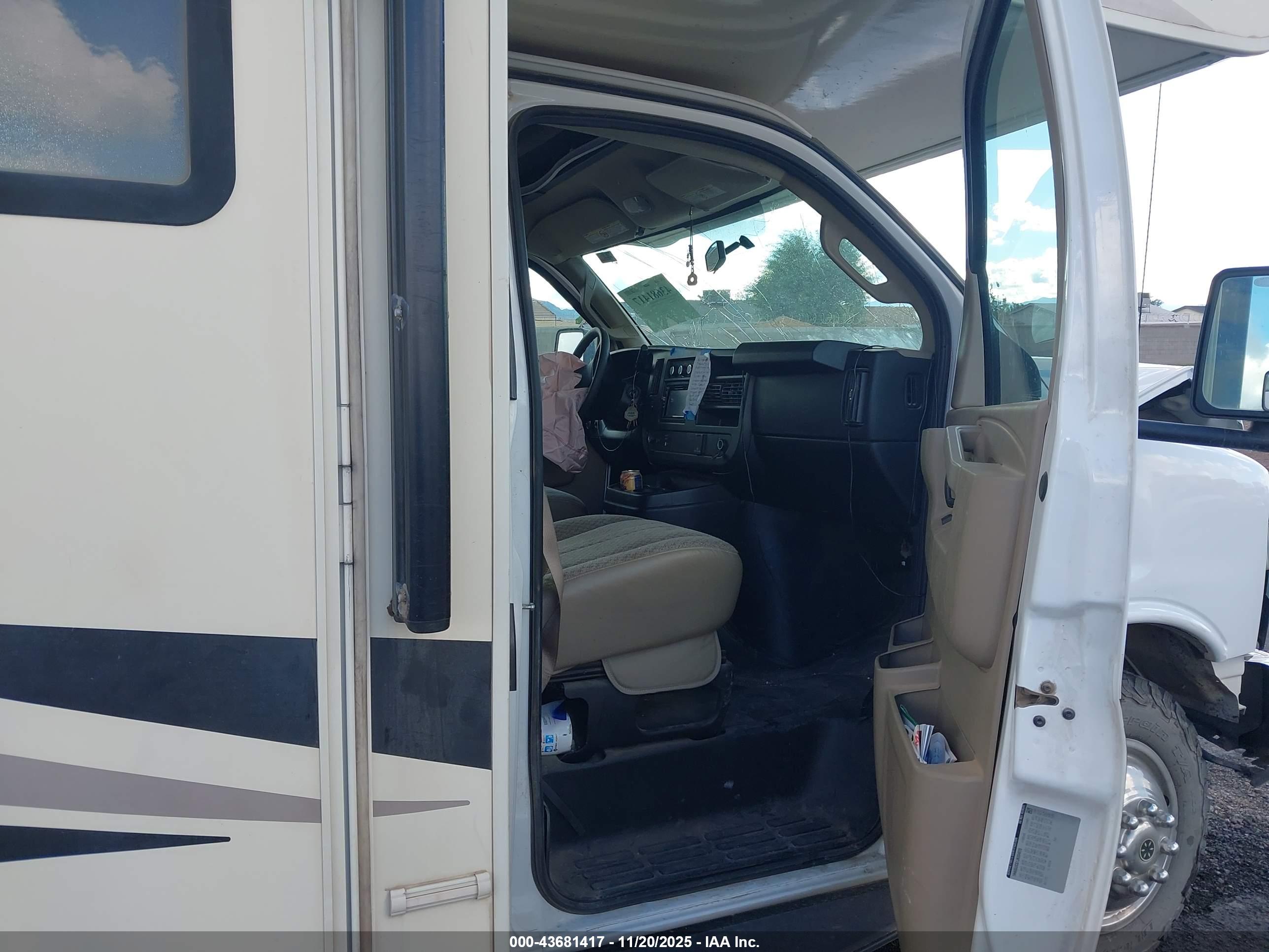 CHEVROLET EXPRESS image 5
