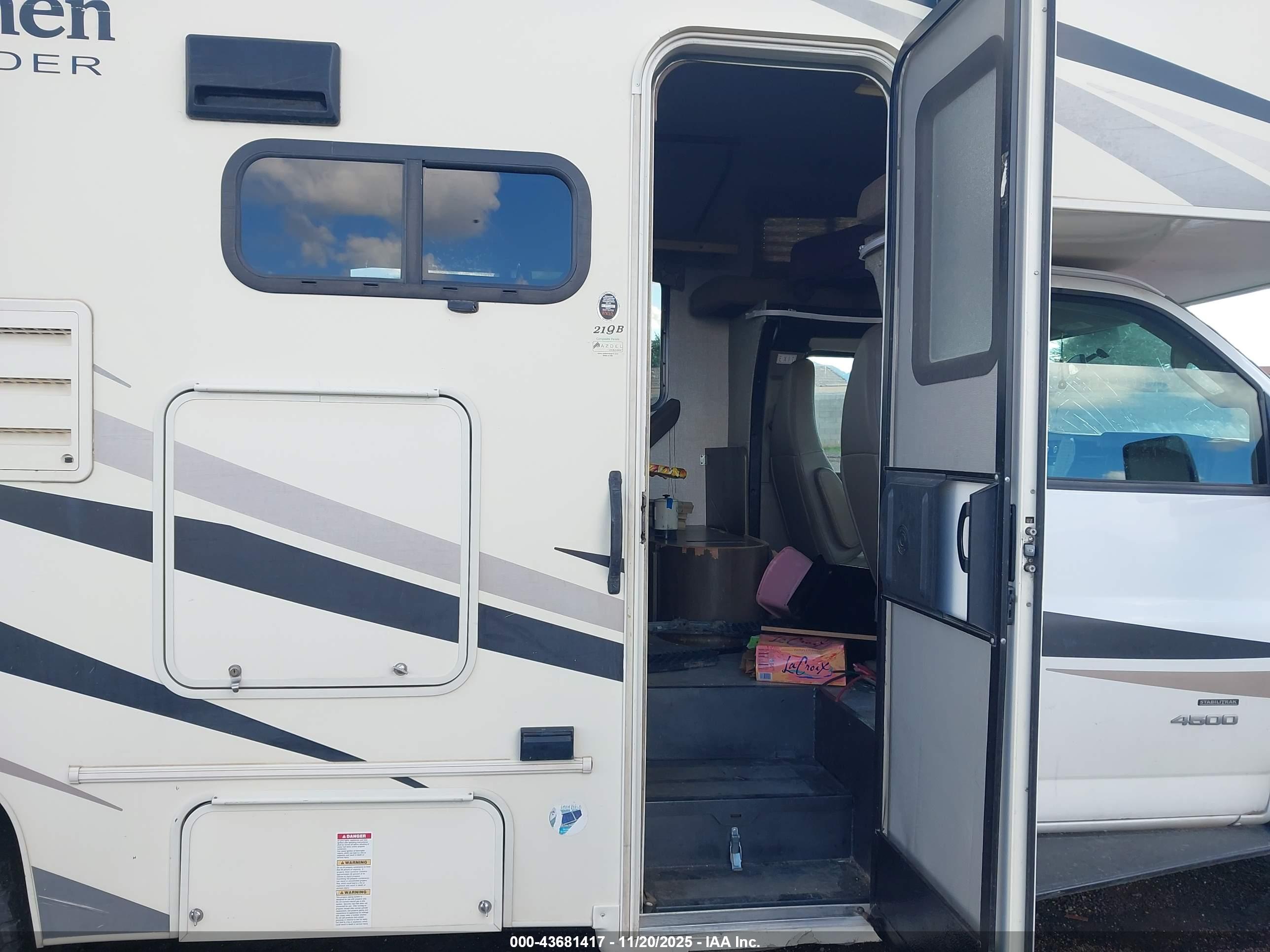 CHEVROLET EXPRESS image 8