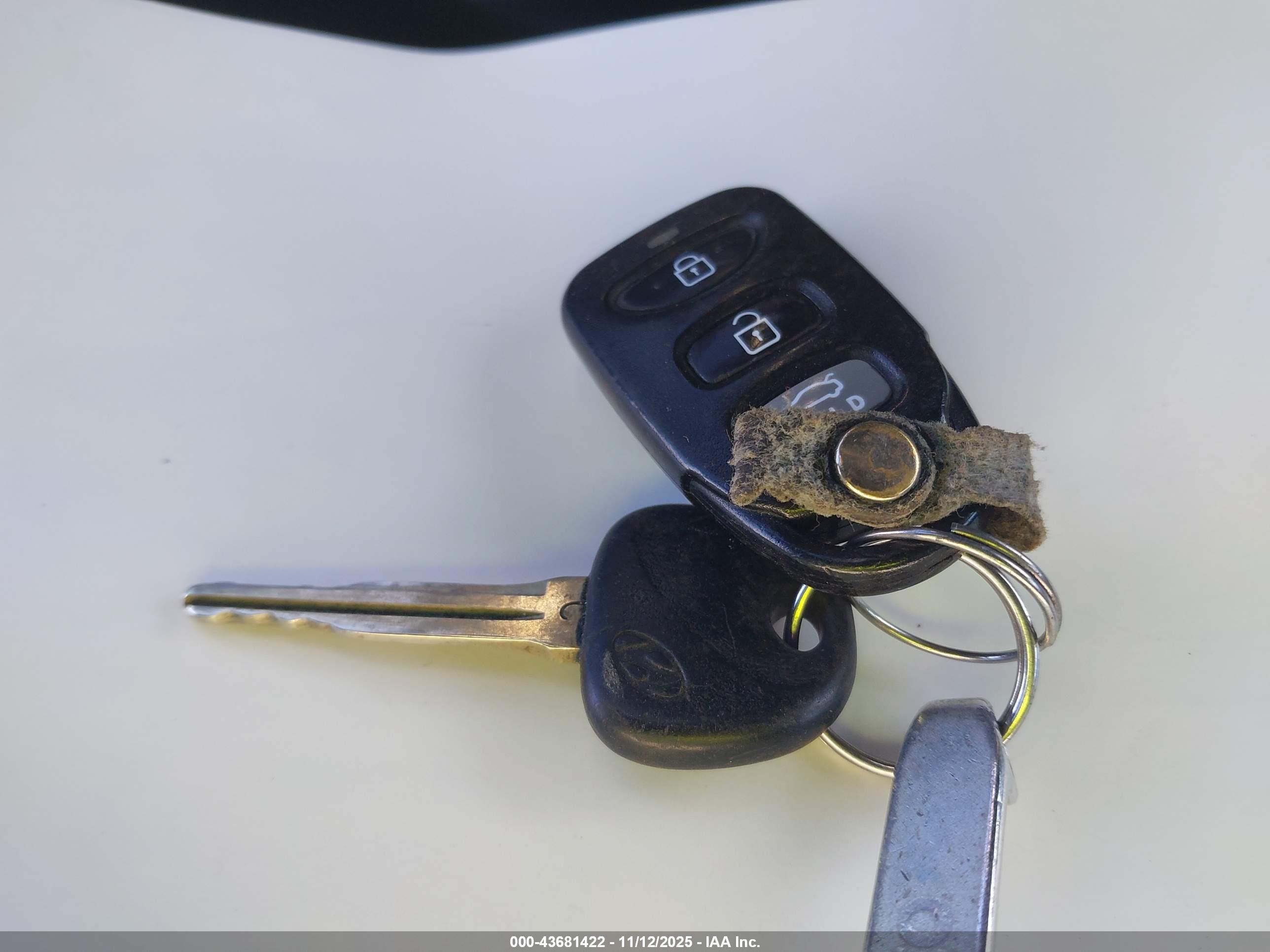 HYUNDAI ELANTRA image 11