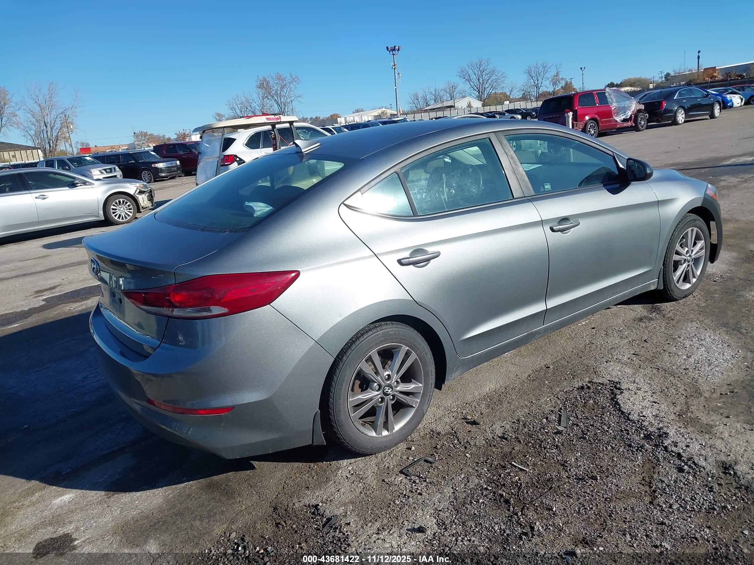 HYUNDAI ELANTRA image 4