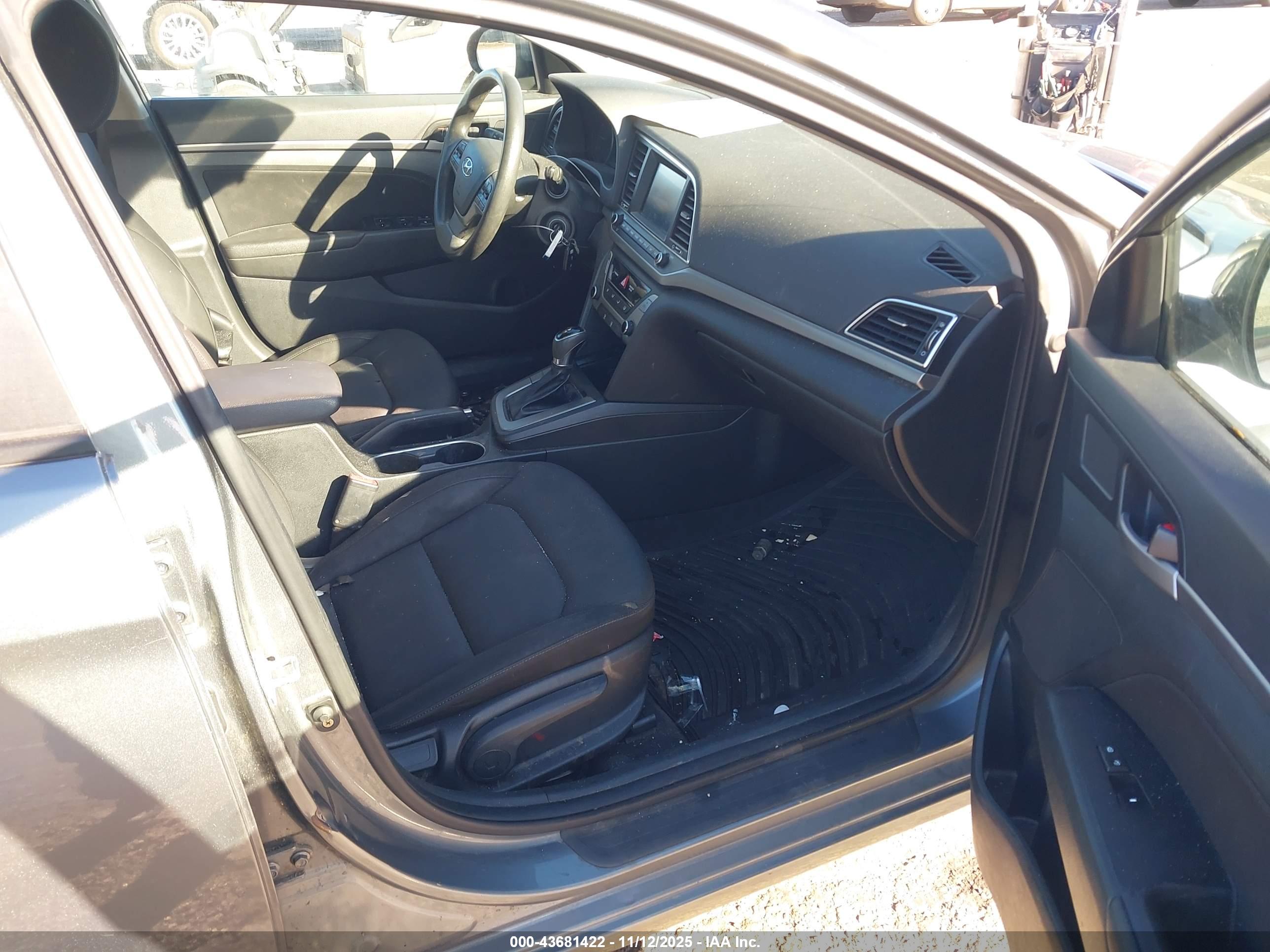 HYUNDAI ELANTRA image 5